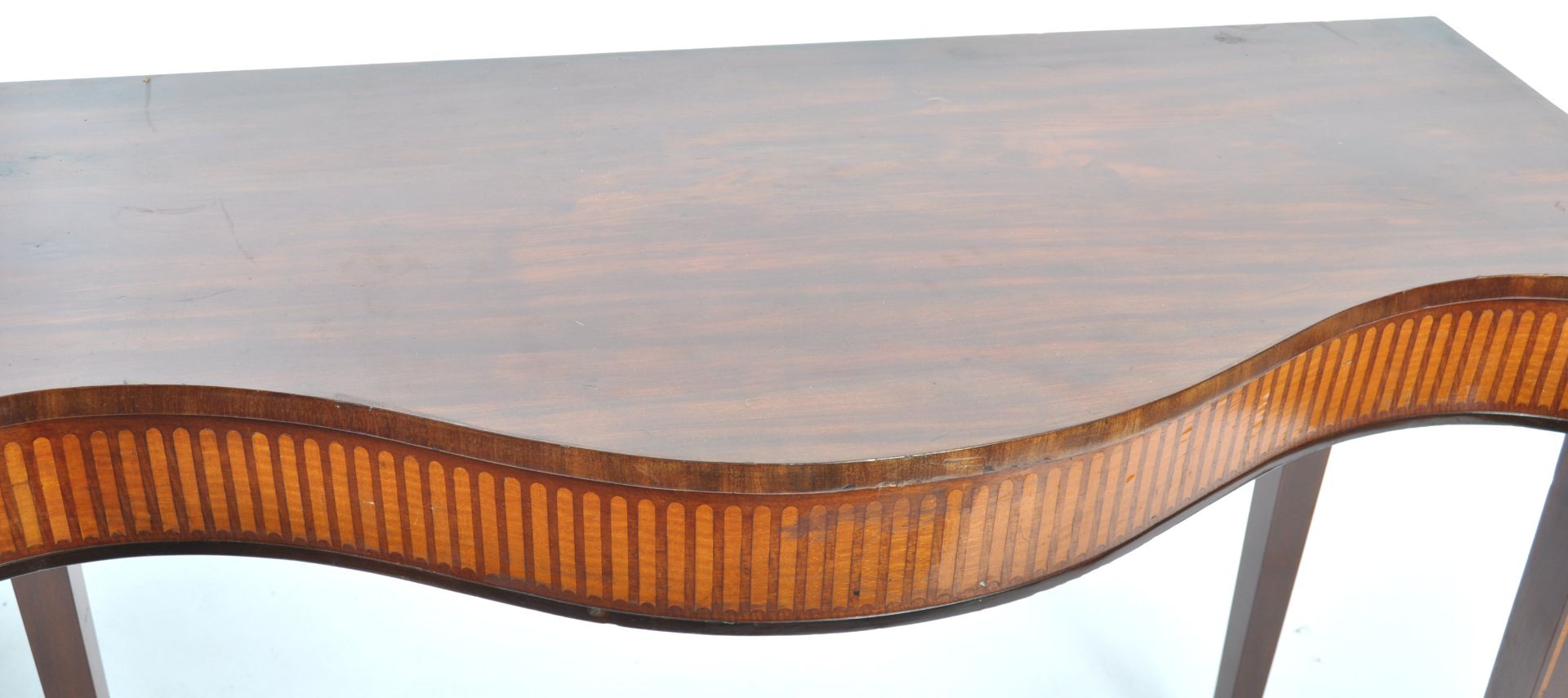 19TH CENTURY MAHOGANY AND SATINWOOD INLAY SIDE TABLE - Bild 3 aus 5