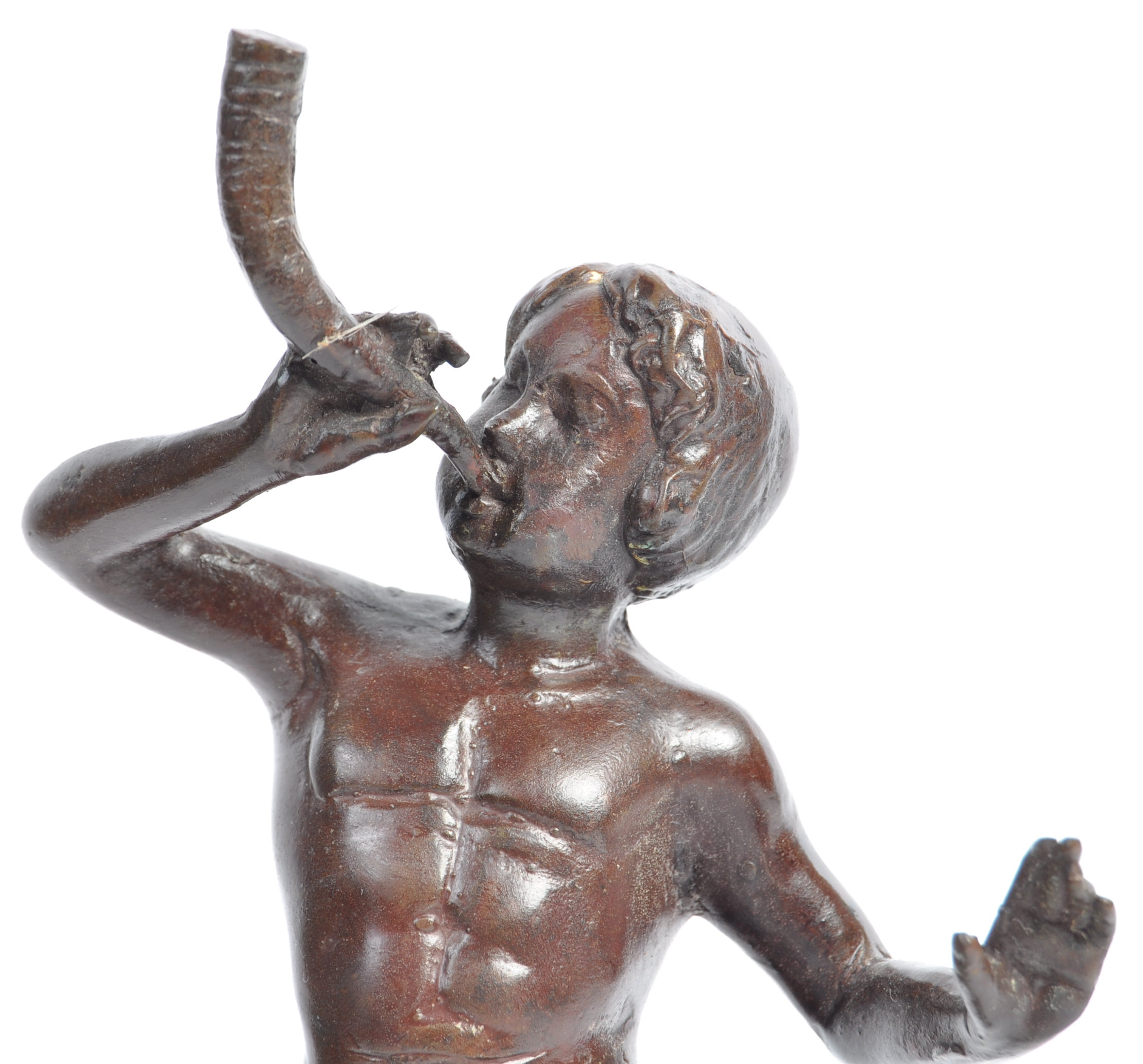 19TH CENTURY ANTIQUE BRONZE FIGURINE OF A HORNBLOWER ON CONCH BASE - Image 4 of 6