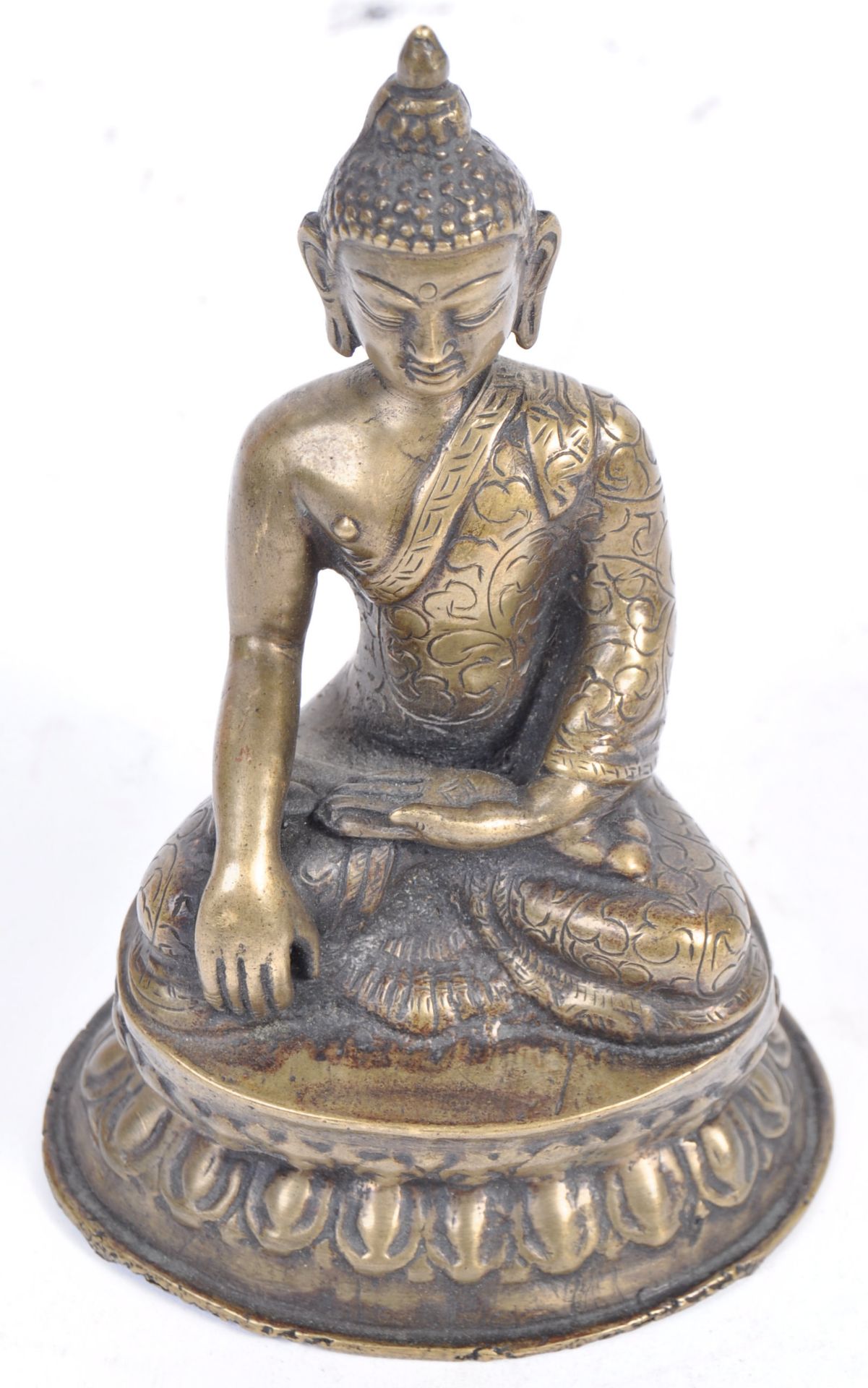 19TH CENTURY CHINESE BRONZE FIGURE OF A BUDDHA - Bild 2 aus 6