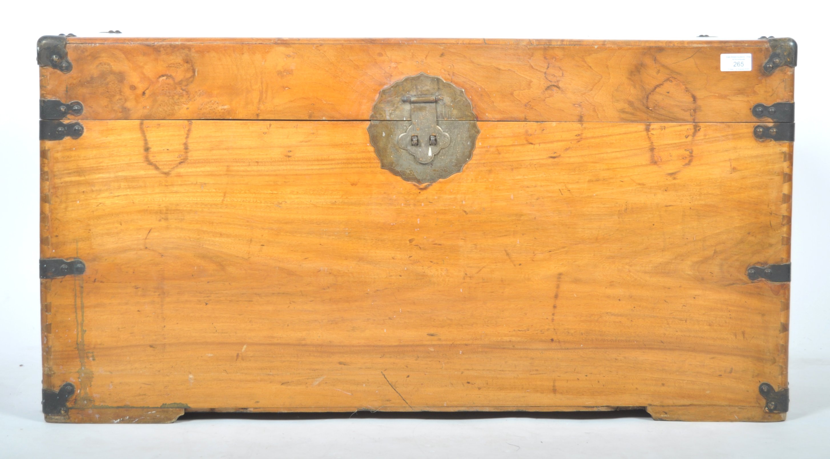 19TH CENTURY ENGLISH ANTIQUE CAMPHORWOOD SHIPPING TRUNK - Image 4 of 8