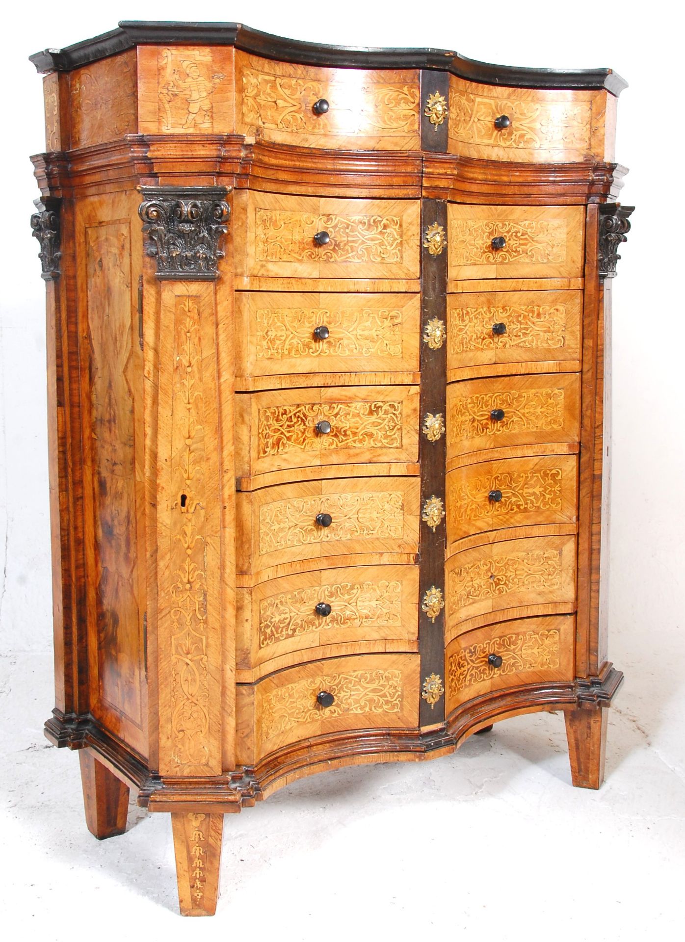 STUNNING 17TH CENTURY ITALIAN WALNUT CHEST OF DRAWERS