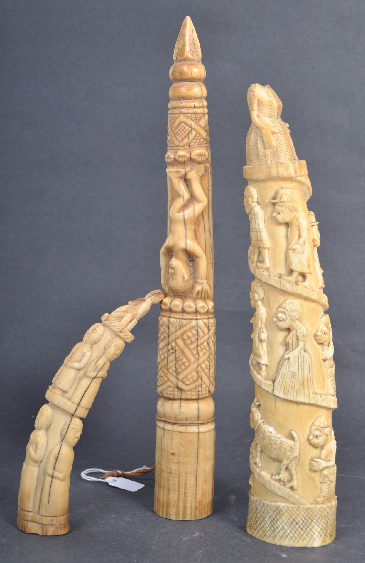 TRIBAL ANTIQUITIES - COLLECTION OF CARVED IVORY TUSKS - Bild 2 aus 15