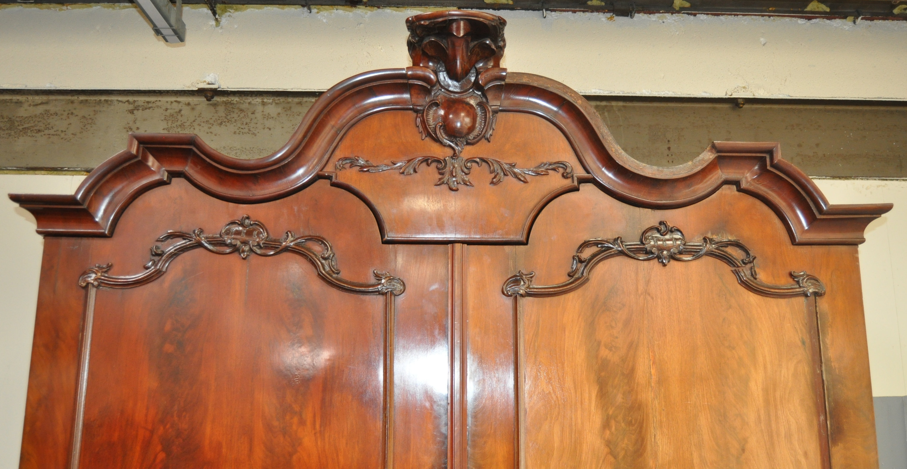 STUNNING 19TH CENTURY BOMBE DUTCH MAHOGANY WARDROBE - Image 3 of 11