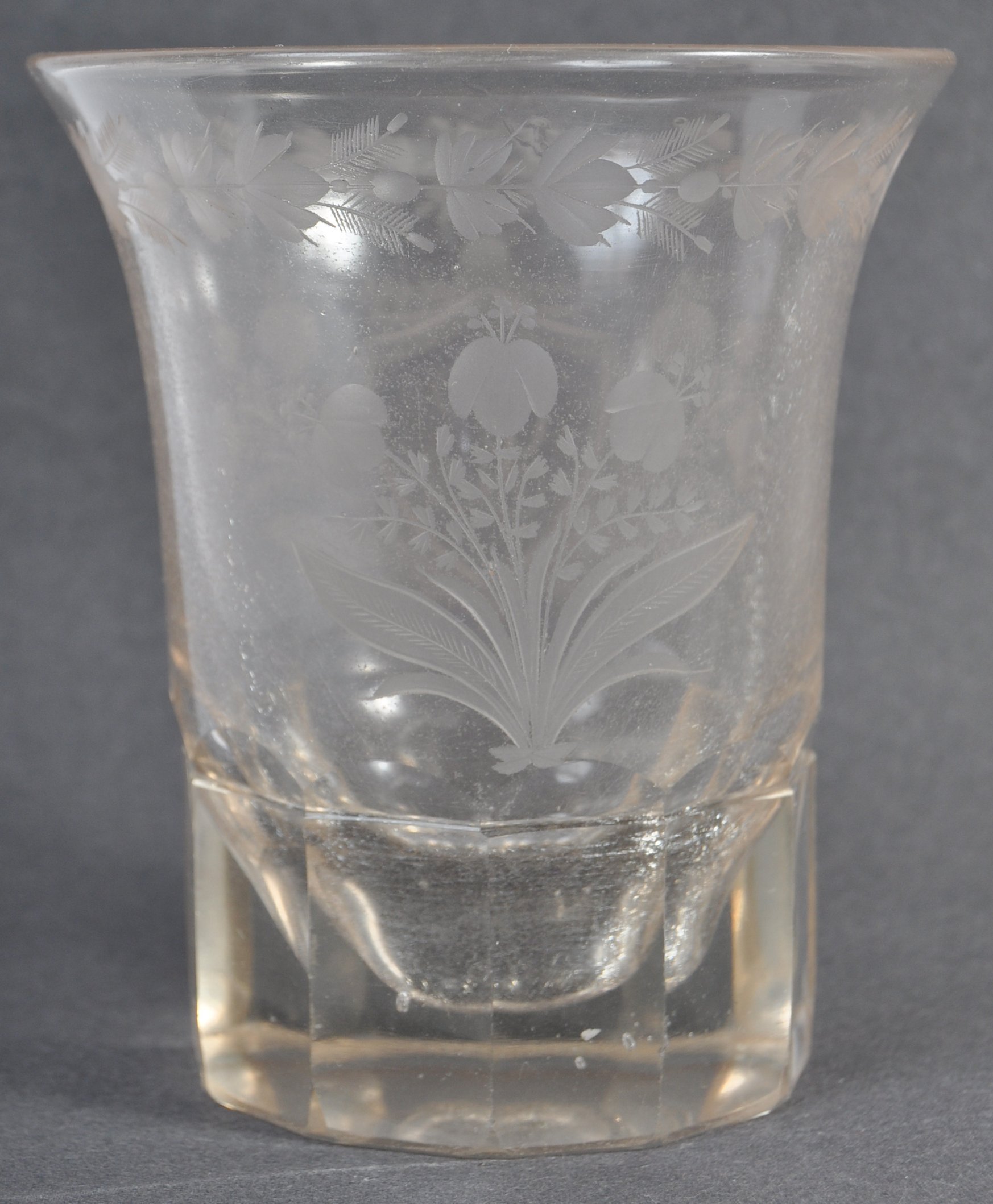 GEORGIAN FRENCH ANTIQUE DRINKING GLASS TUMBLER WITH ENGRAVED DETAILING - Image 2 of 5