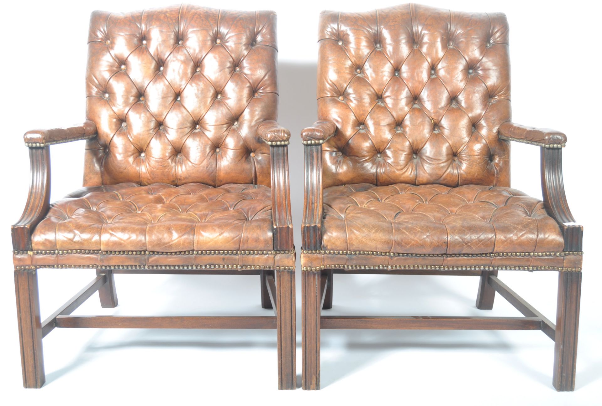 PAIR OF ENGLISH ANTIQUE GAINSBOROUGH LEATHER ARMCHAIRS - Bild 3 aus 13