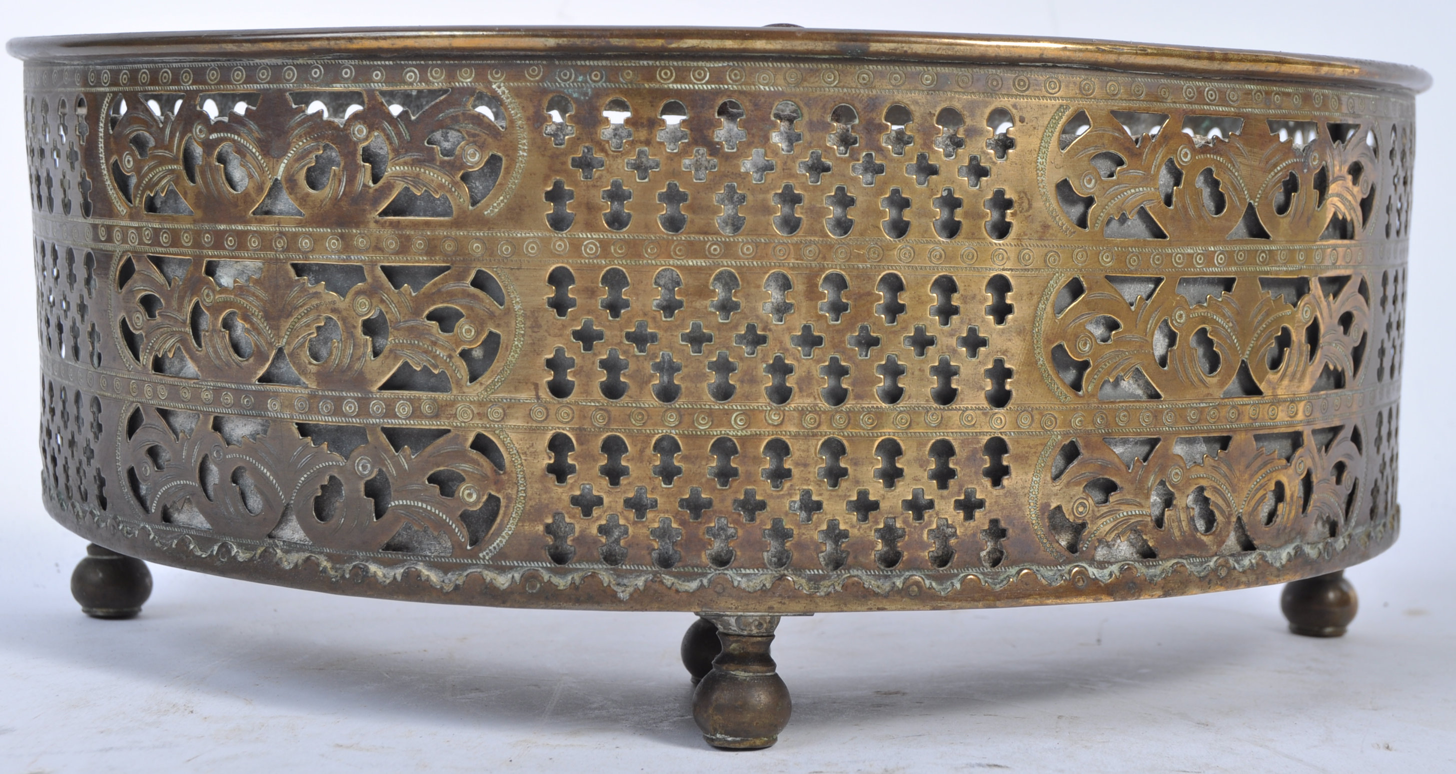 19TH CENTURY VICTORIAN GOTHIC BRASS PIERCED PLANTER - Image 5 of 6