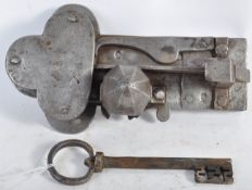 A 17TH CENTURY GERMAN ANTIQUE ENGRAVED STEEL LOCK AND KEY