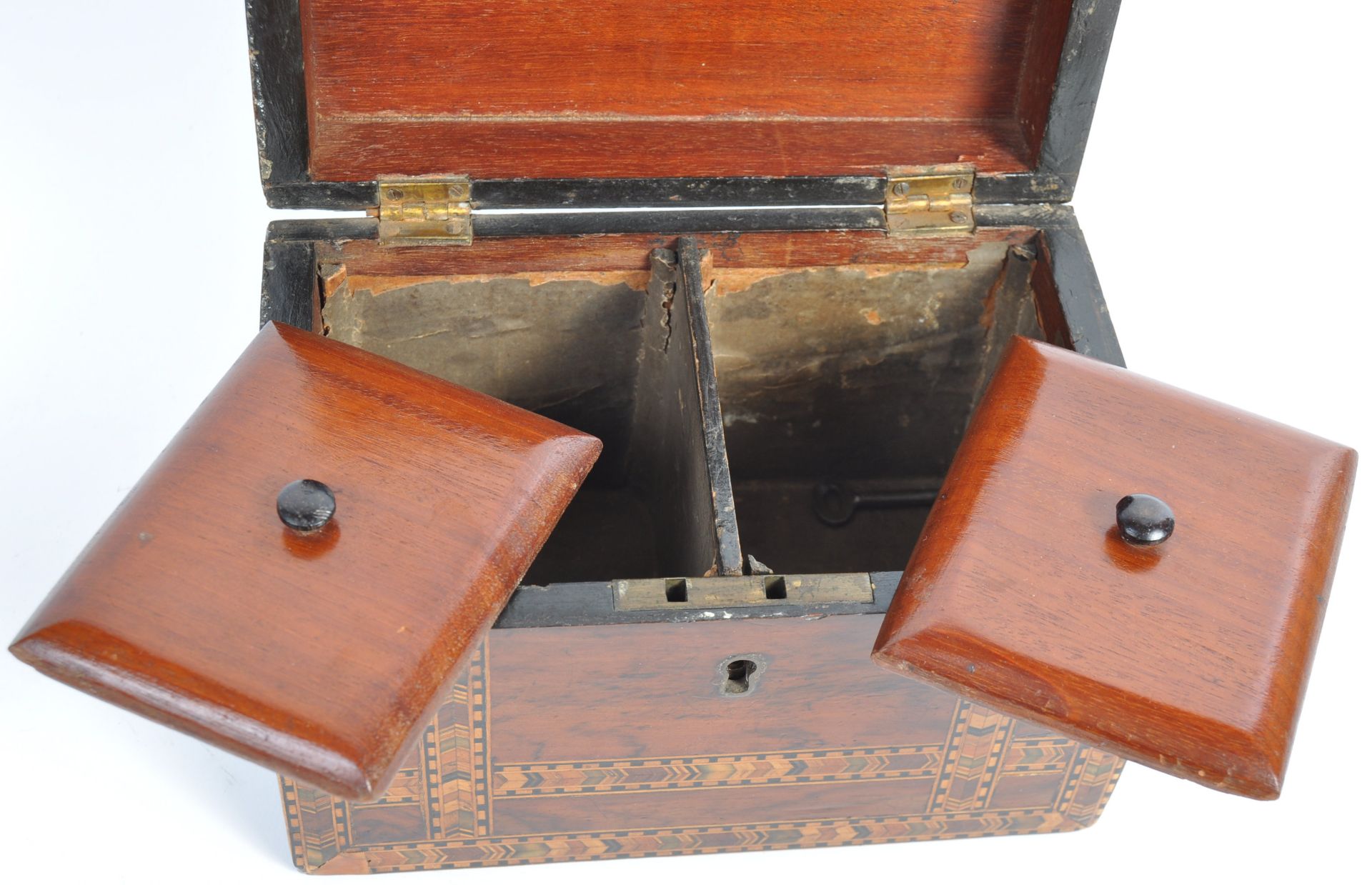 19TH CENTURY GEORGIAN WALNUT DOMED TOP TEA CADDY HAVING TUNBRIDGE INLAY - Bild 5 aus 6