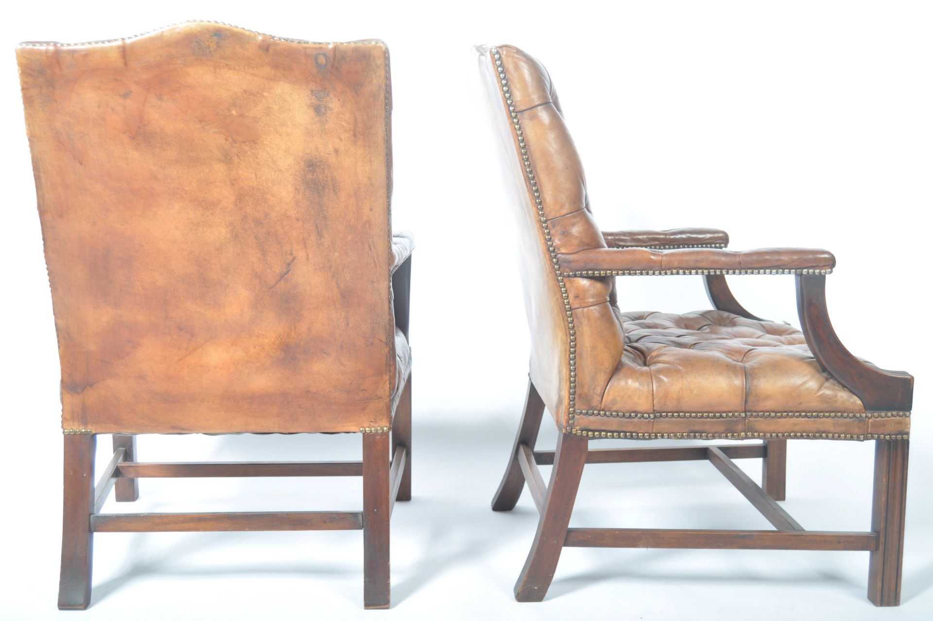 PAIR OF ENGLISH ANTIQUE GAINSBOROUGH LEATHER ARMCHAIRS - Bild 12 aus 13