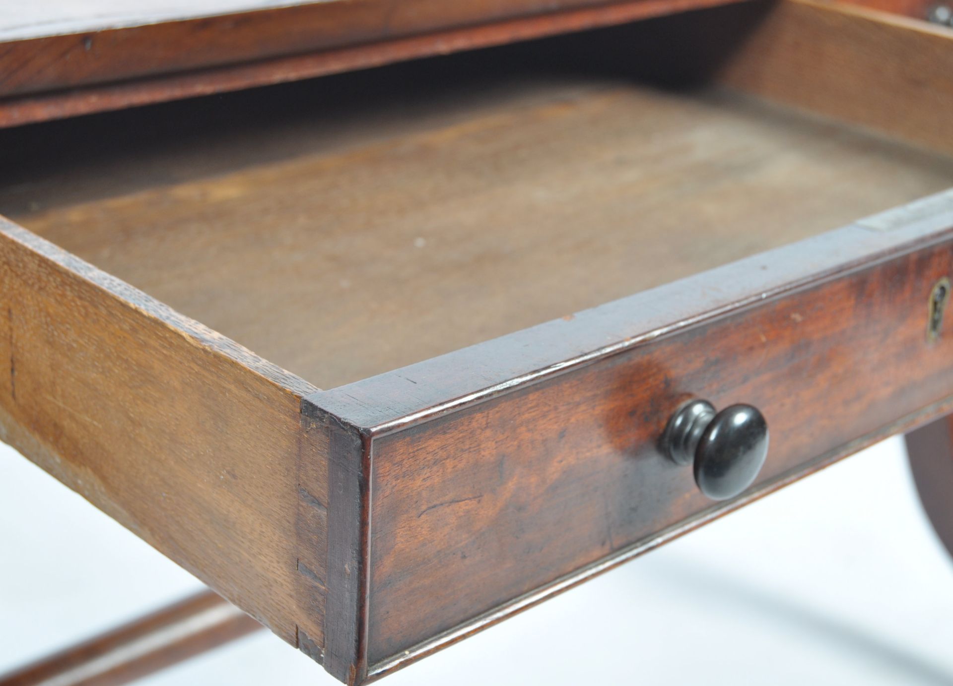 EARLY 19TH CENTURY GEORGIAN REGENCY PERIOD MAHOGANY SOFA TABLE - Bild 4 aus 6