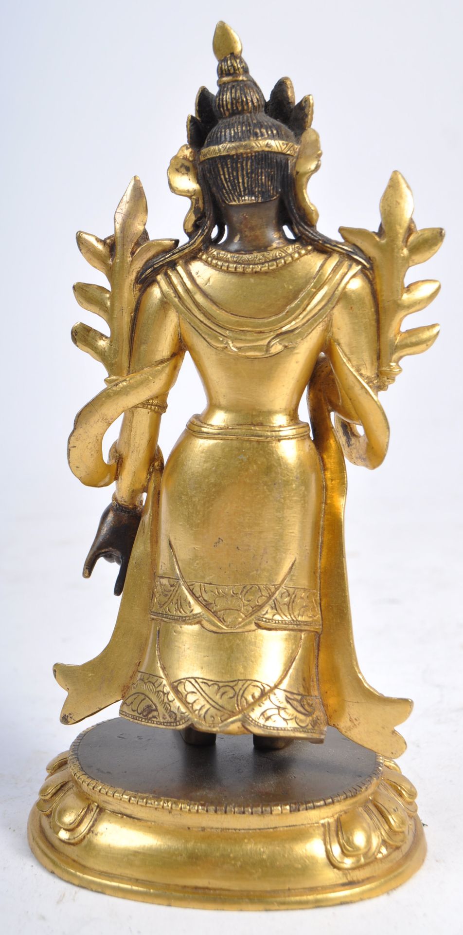 19TH CENTURY CHINESE BRONZE ORMOLU BUDDHA DEITY - Bild 5 aus 7