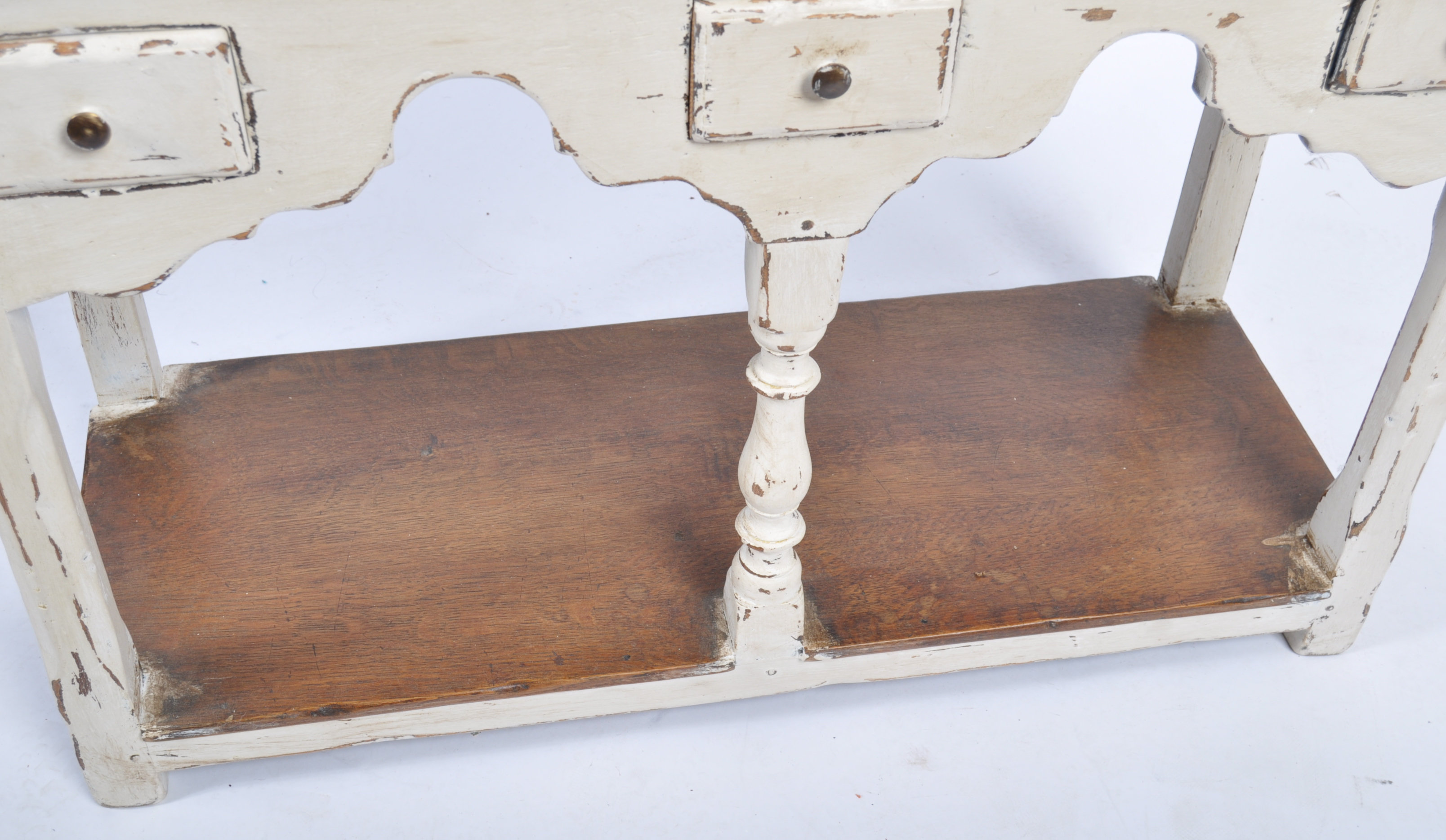18TH CENTURY STYLE DRESSER OF SMALL PROPORTIONS BT - Image 5 of 6