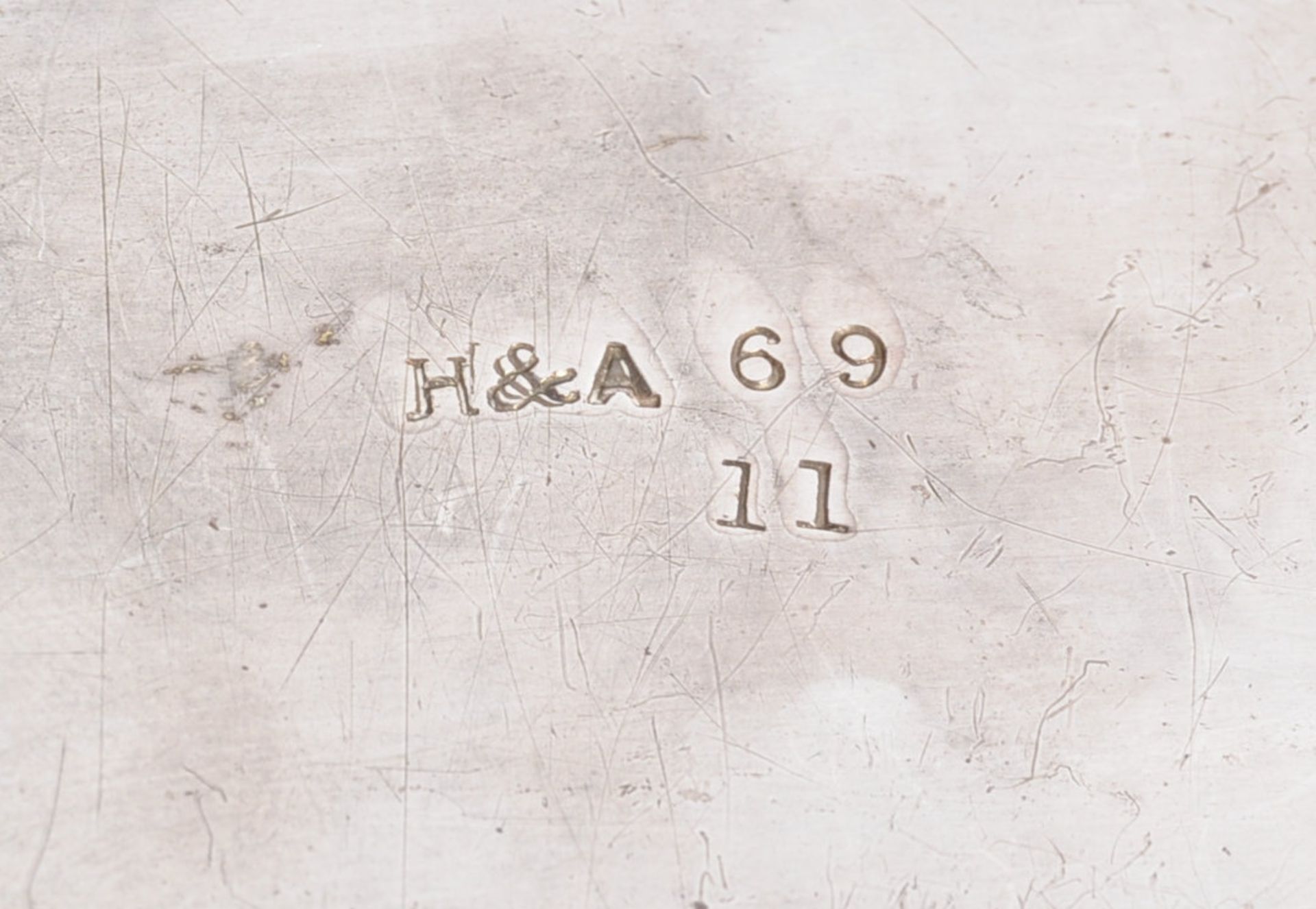 19TH CENTURY SILVER PLATED CAVORTING CHERUB BOX - Bild 7 aus 7