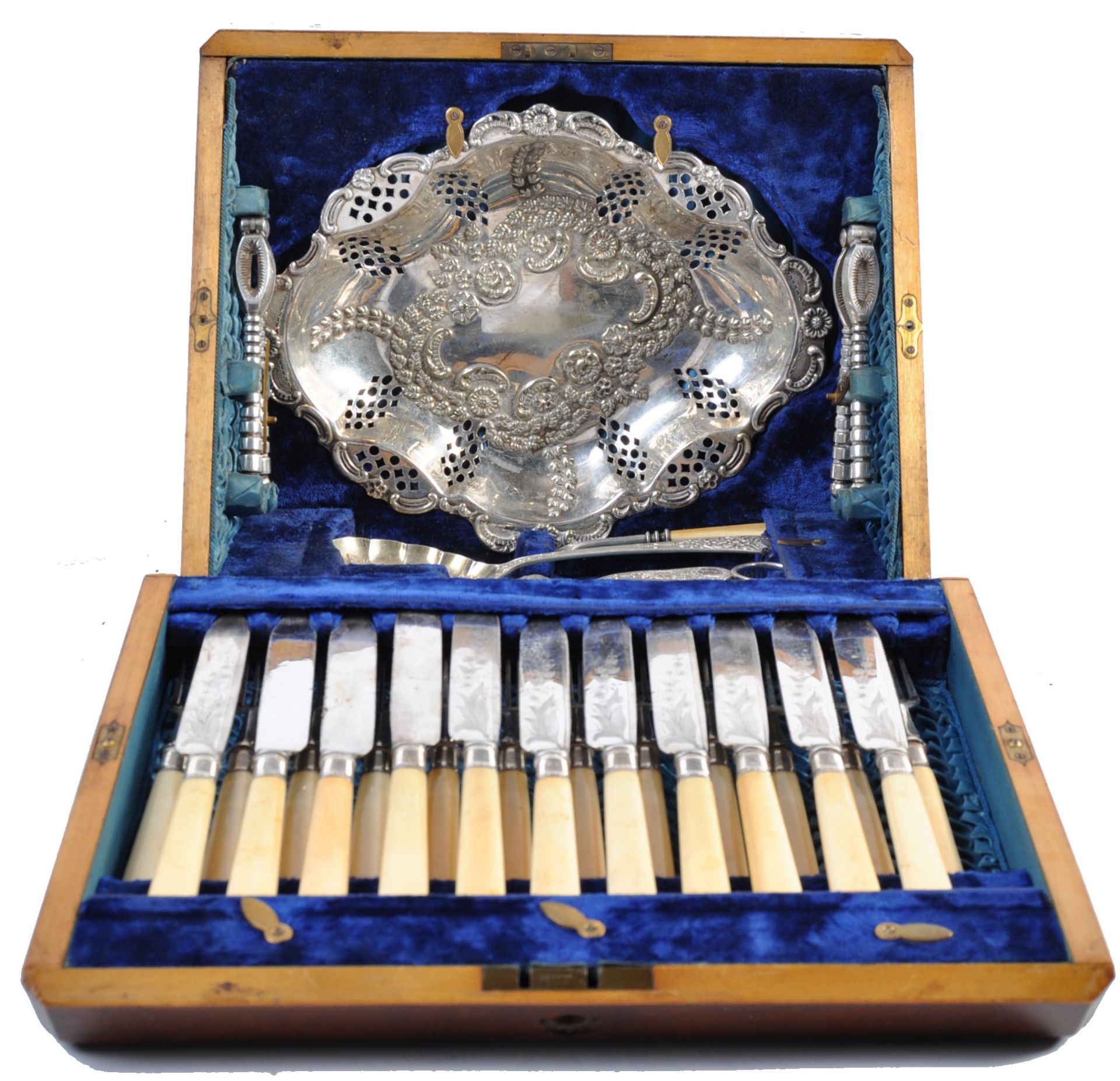 VICTORIAN CASED SET OF SILVER PLATED FLATWARE