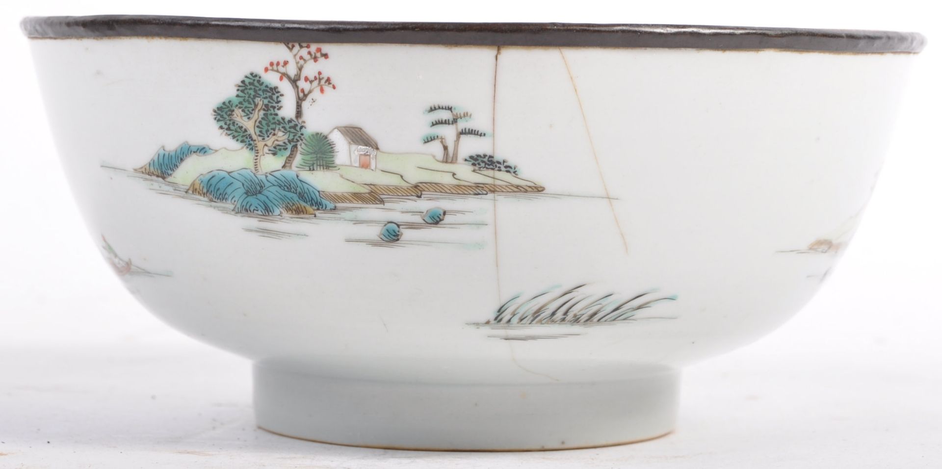 AN 18TH CENTURY CHINESE POLYCHROME DECORATED PORCELAIN BOWL - Bild 2 aus 7