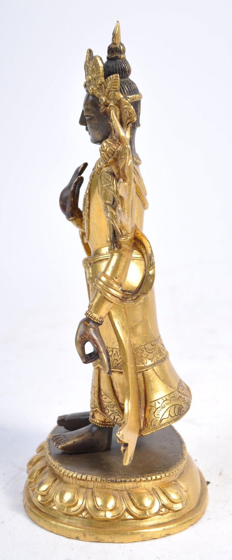 19TH CENTURY CHINESE BRONZE ORMOLU BUDDHA DEITY - Bild 4 aus 7