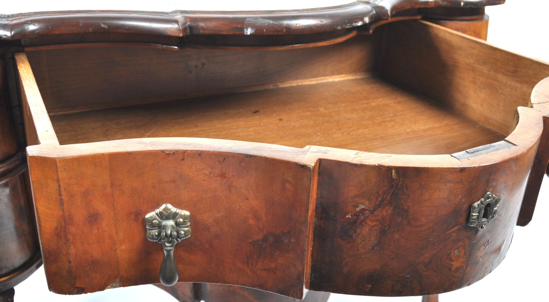 18TH CENTURY GEORGIAN WALNUT LOWBOY TABLE - Bild 5 aus 8