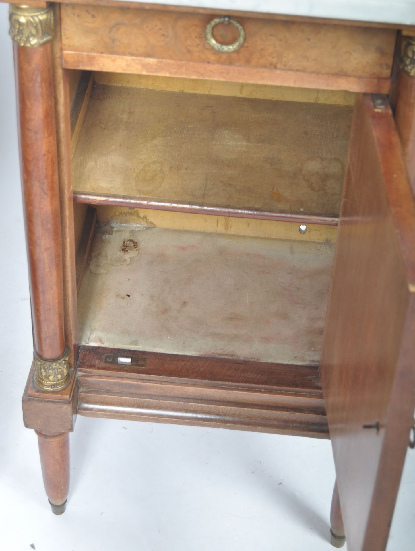 TWO 19TH CENTURY FRENCH BURR WALNUT MARBLE BEDSIDES - Bild 9 aus 9