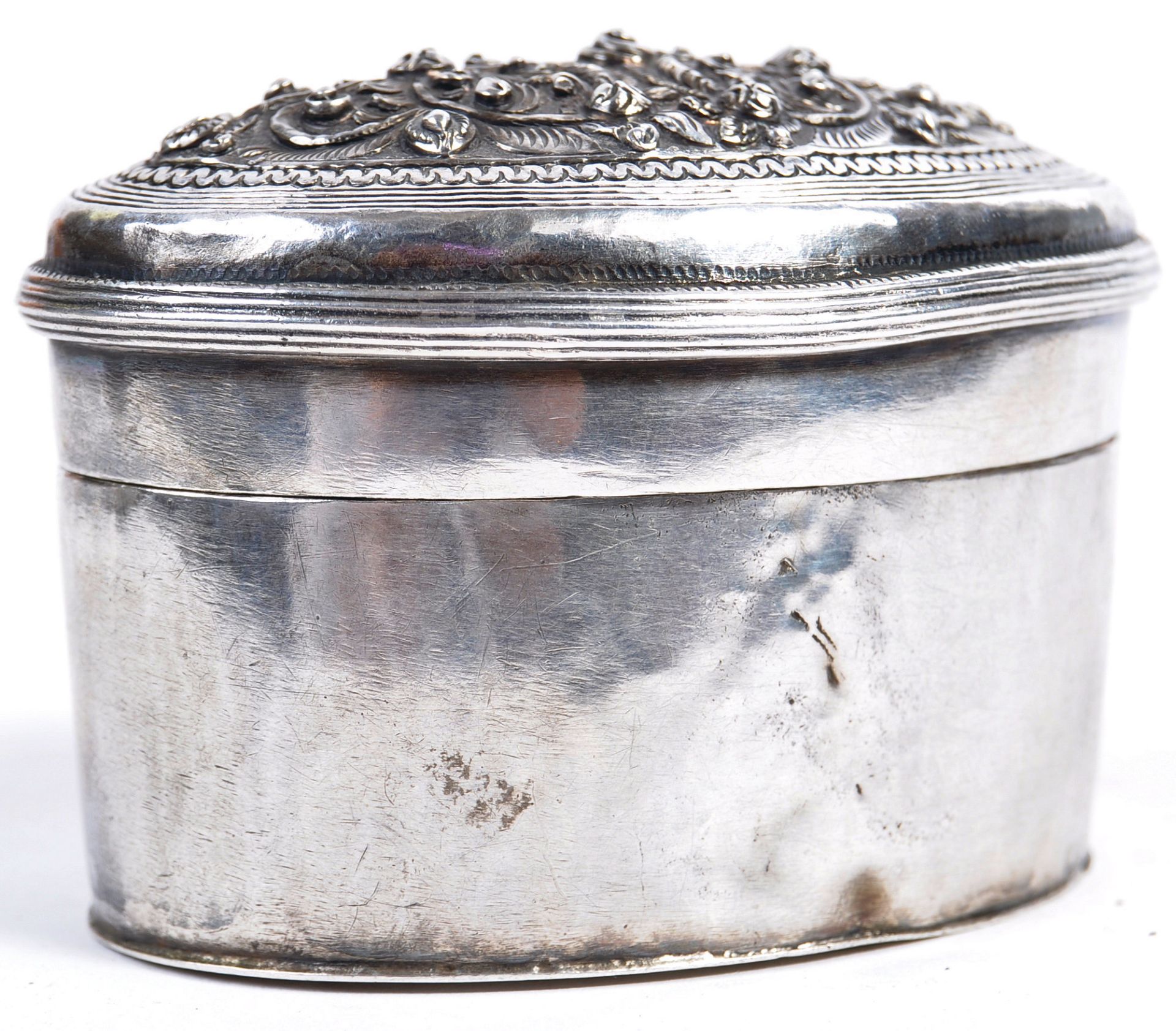 19TH CENTURY BURMA SILVER PRESENTATION BETEL BOX