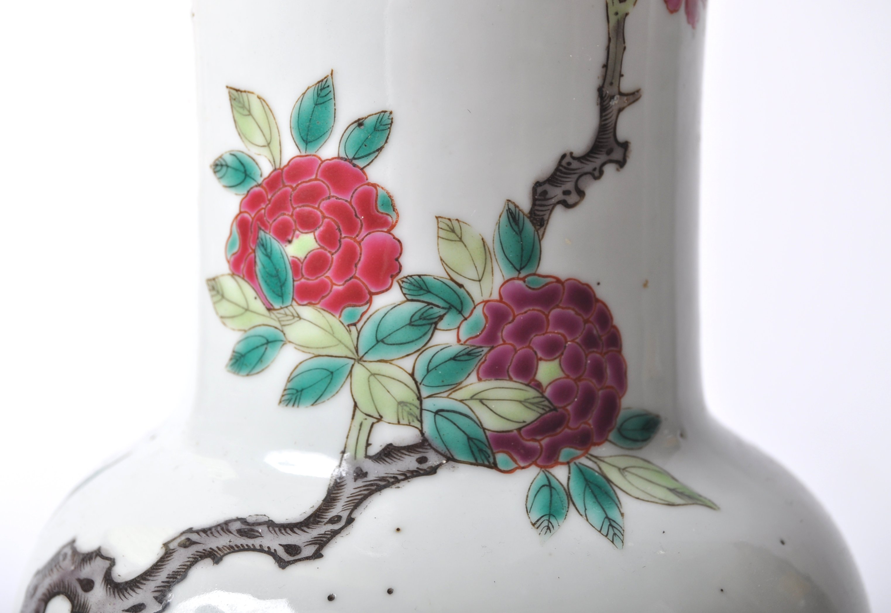 19TH CENTURY CHINESE ANTIQUE PORCELAIN VASE - Image 4 of 5