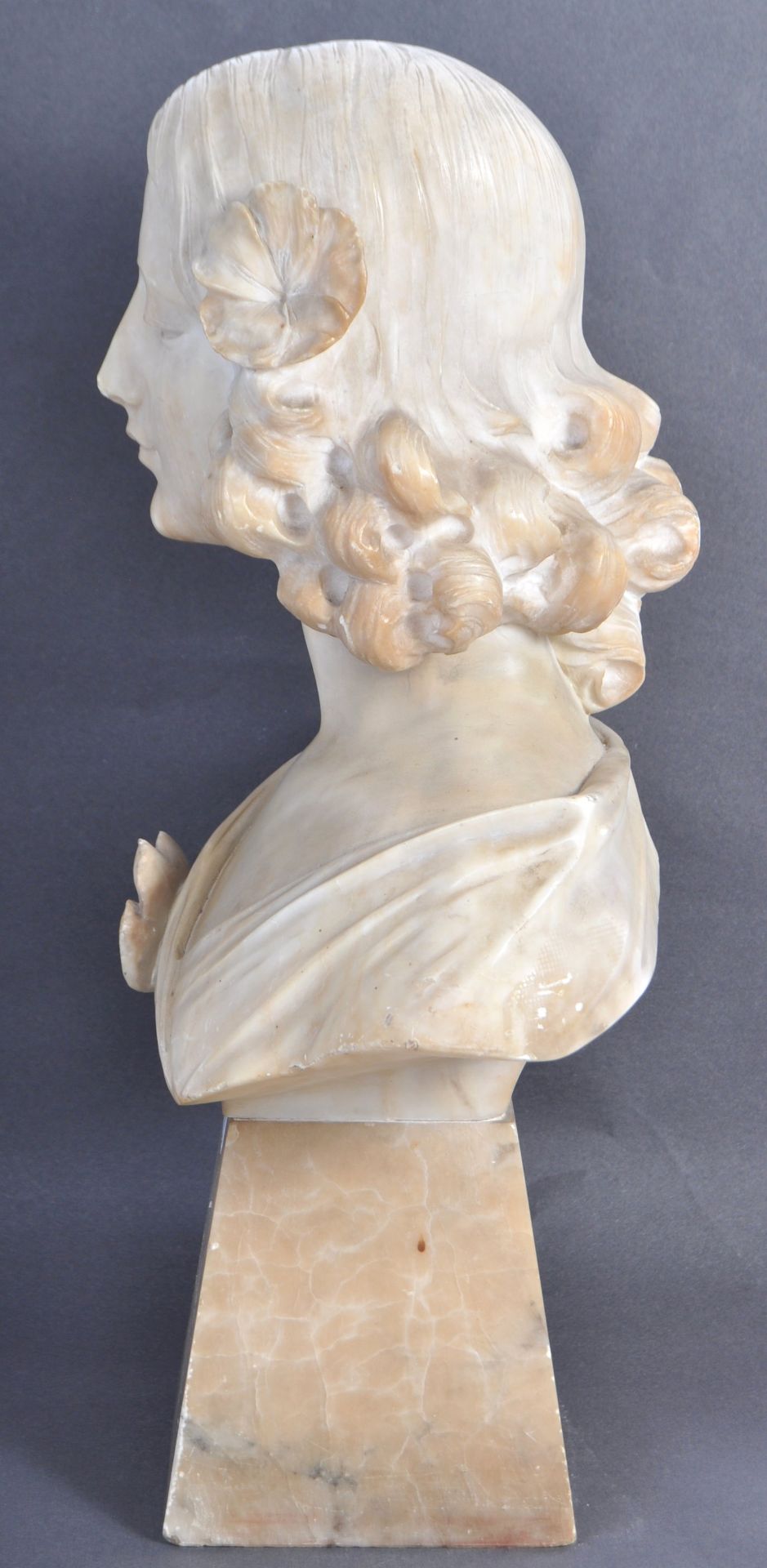 19TH CENTURY VICTORIAN ANTIQUE MARBLE BUST OF A GIRL RAISED ON A PEDESTAL BASE - Bild 5 aus 8