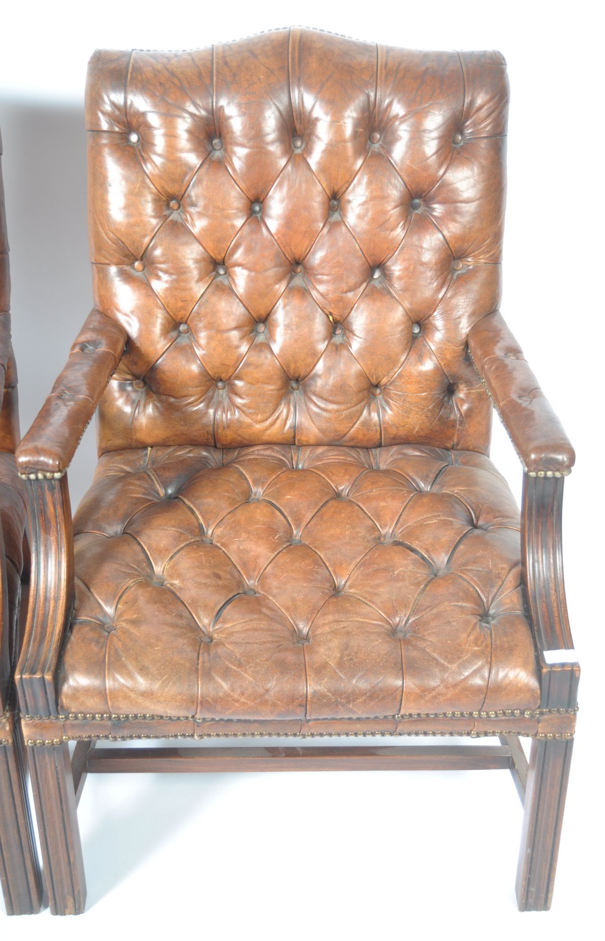 PAIR OF ENGLISH ANTIQUE GAINSBOROUGH LEATHER ARMCHAIRS - Bild 5 aus 13