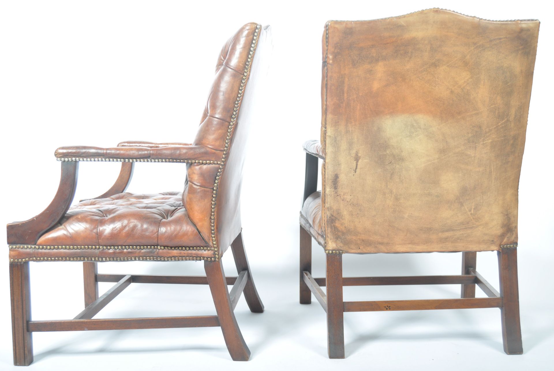 PAIR OF ENGLISH ANTIQUE GAINSBOROUGH LEATHER ARMCHAIRS - Bild 10 aus 13