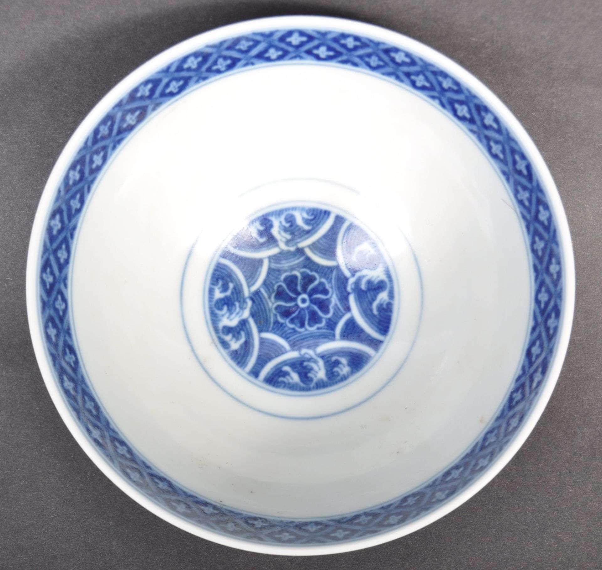 CHINESE GUANGXU PERIOD BLUE AND WHITE BOWL - Bild 3 aus 5