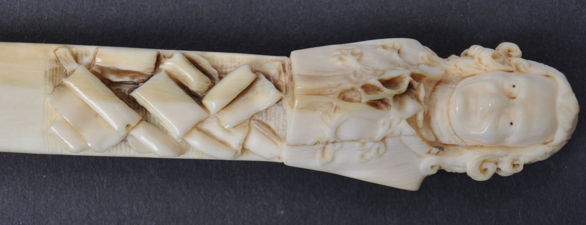 ANTIQUE 19TH CENTURY IVORY CARVED SEAL AND PAGE TURNER IN THE FORM OF HISTORICAL FIGURES - Bild 7 aus 9