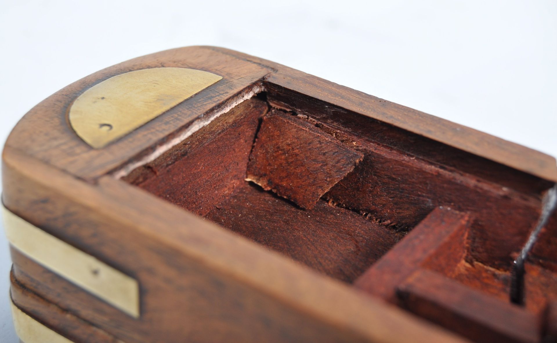 19TH CENTRUY VICTORIAN MAHOGANY AND BRASS PEN HOLDER - Bild 5 aus 6