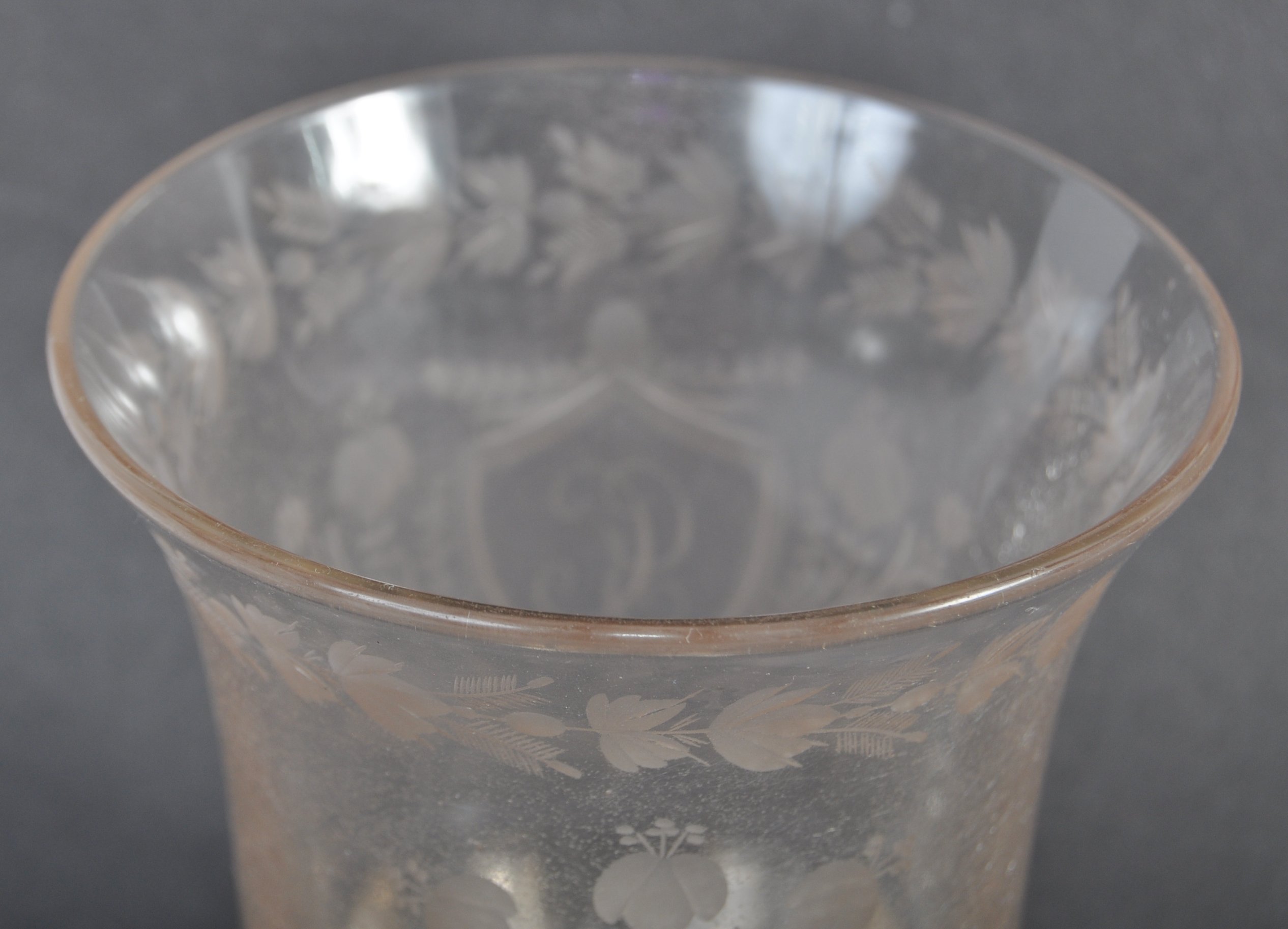 GEORGIAN FRENCH ANTIQUE DRINKING GLASS TUMBLER WITH ENGRAVED DETAILING - Image 3 of 5