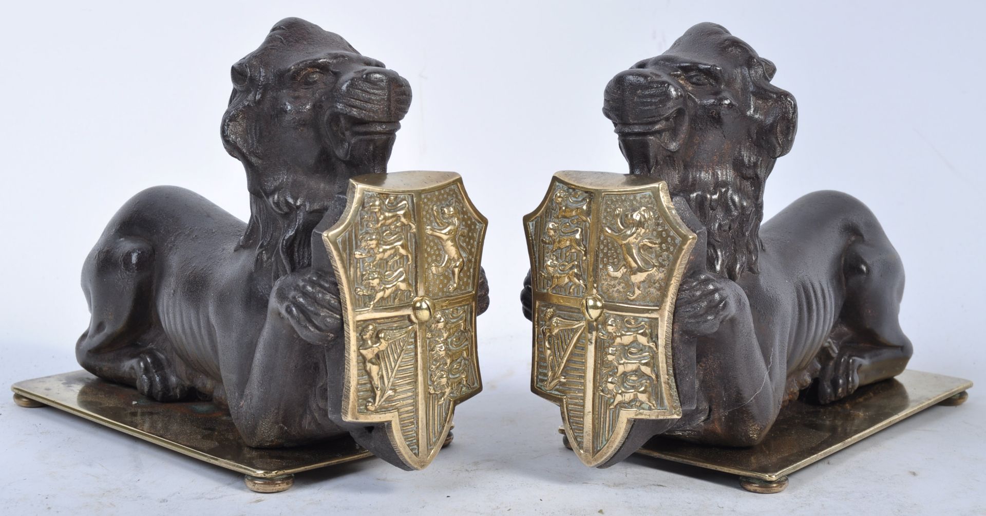 PAIR OF 19TH CENTURY CAST IRON FIRESIDE DOGS IN THE FROM OF LIONS - Bild 5 aus 9