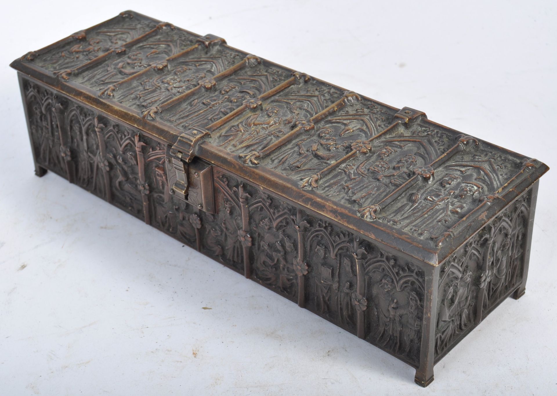 19TH CENTURY GOTHIC BRONZE CASKET BU ADOLPH FRANKAU & CO - Bild 5 aus 13