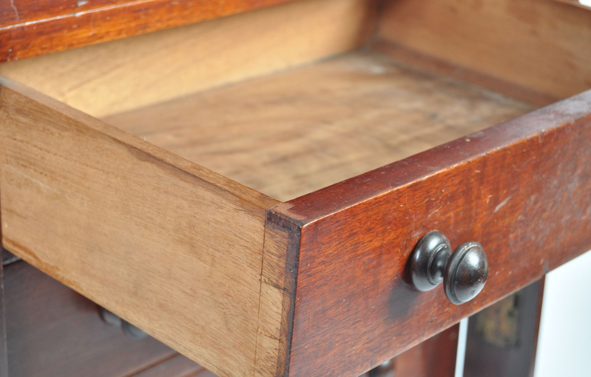 19TH CENTURY VICTORIAN MAHOGANY WELLINGTON CHEST - Bild 4 aus 5