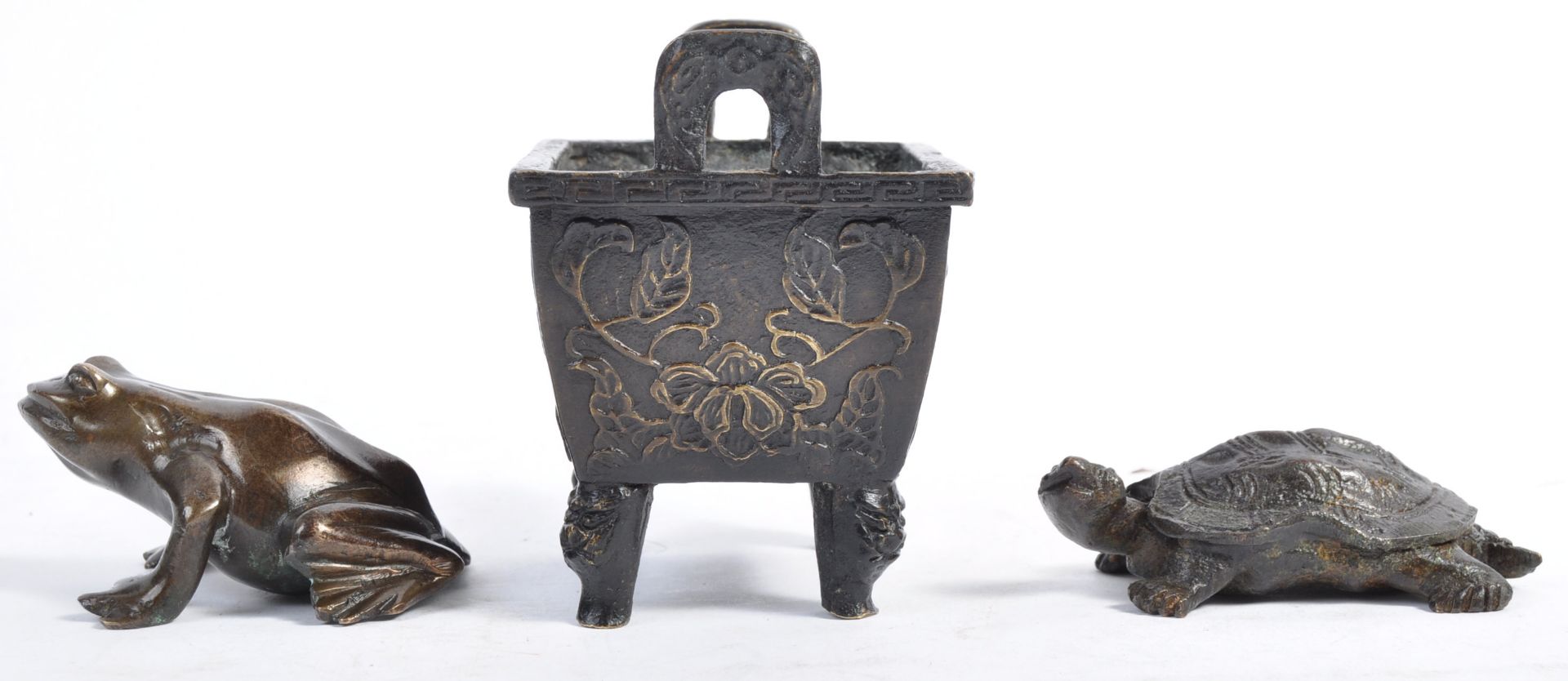 COLLECTION OF THREE CHINESE BRONZES DATING FROM THE 19TH CENTURY - Bild 3 aus 7