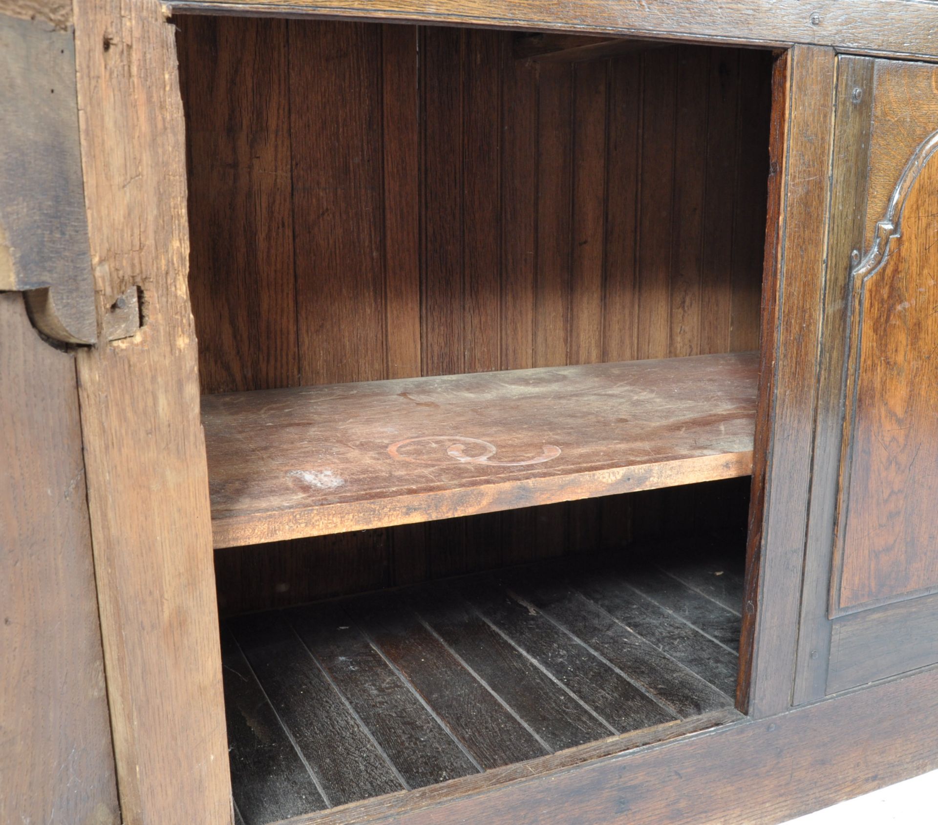 18TH CENTURY GEORGIAN ENGLISH ANTIQUE OAK DRESSER - Bild 7 aus 9