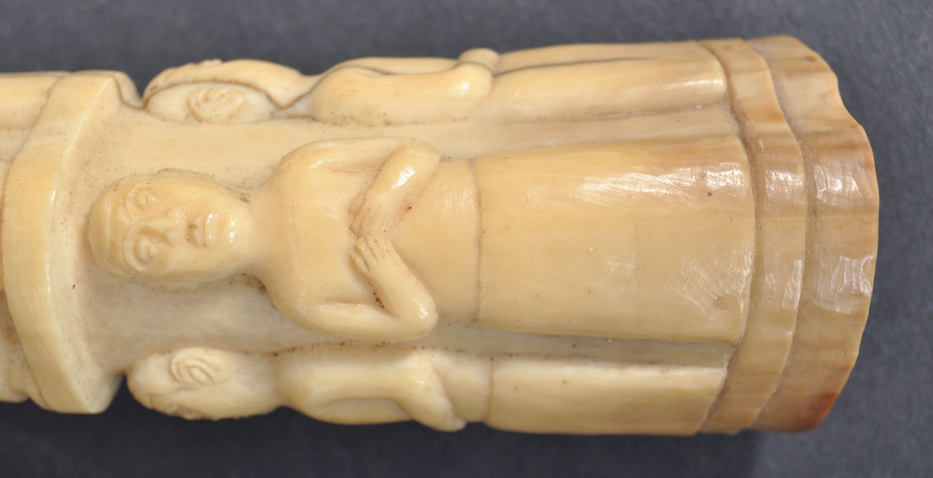 TRIBAL ANTIQUITIES - COLLECTION OF CARVED IVORY TUSKS - Bild 5 aus 15