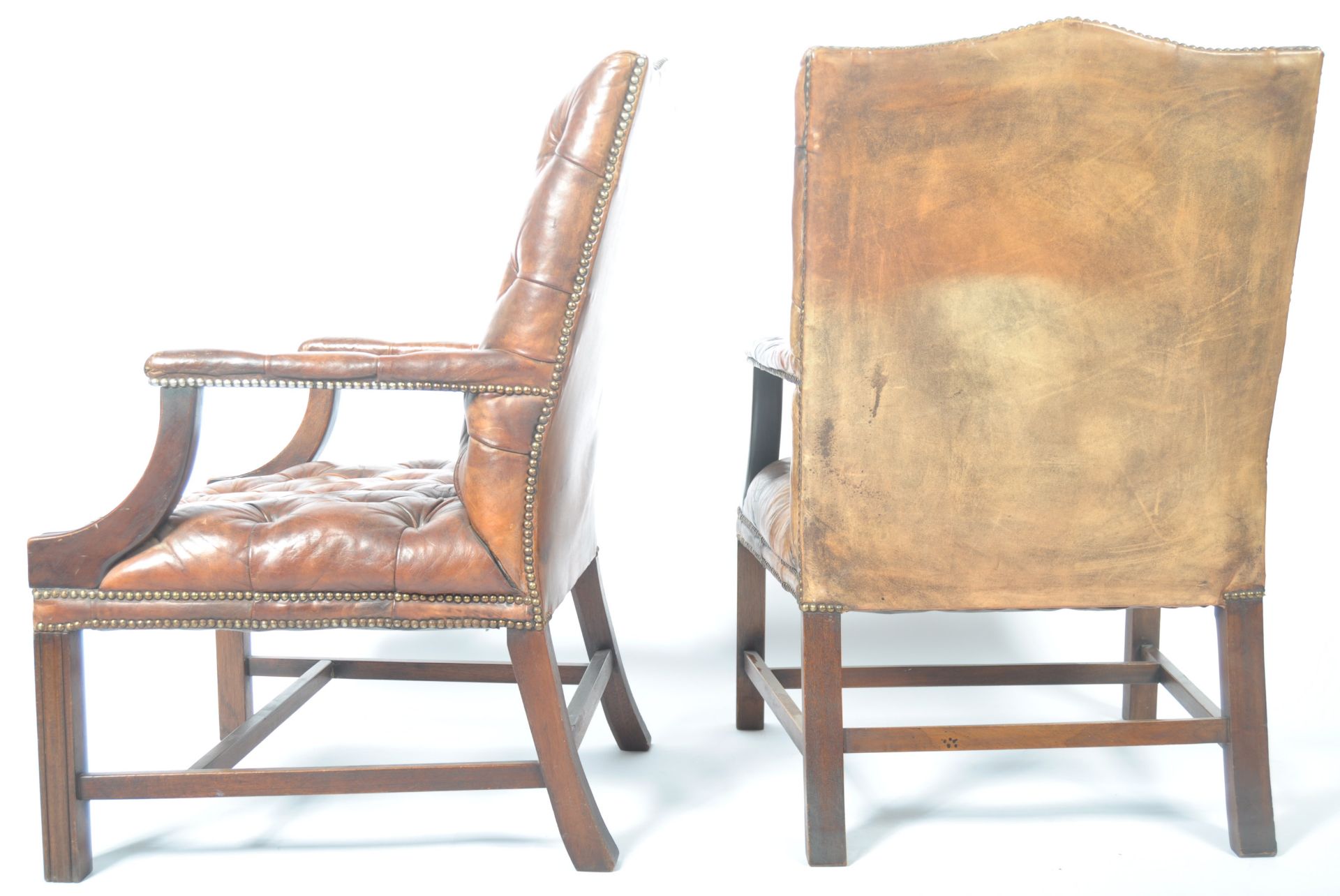 PAIR OF ENGLISH ANTIQUE GAINSBOROUGH LEATHER ARMCHAIRS - Bild 9 aus 13