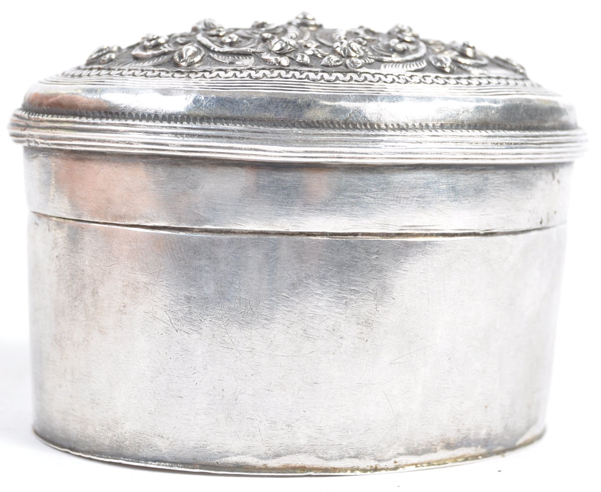 19TH CENTURY BURMA SILVER PRESENTATION BETEL BOX - Bild 5 aus 8