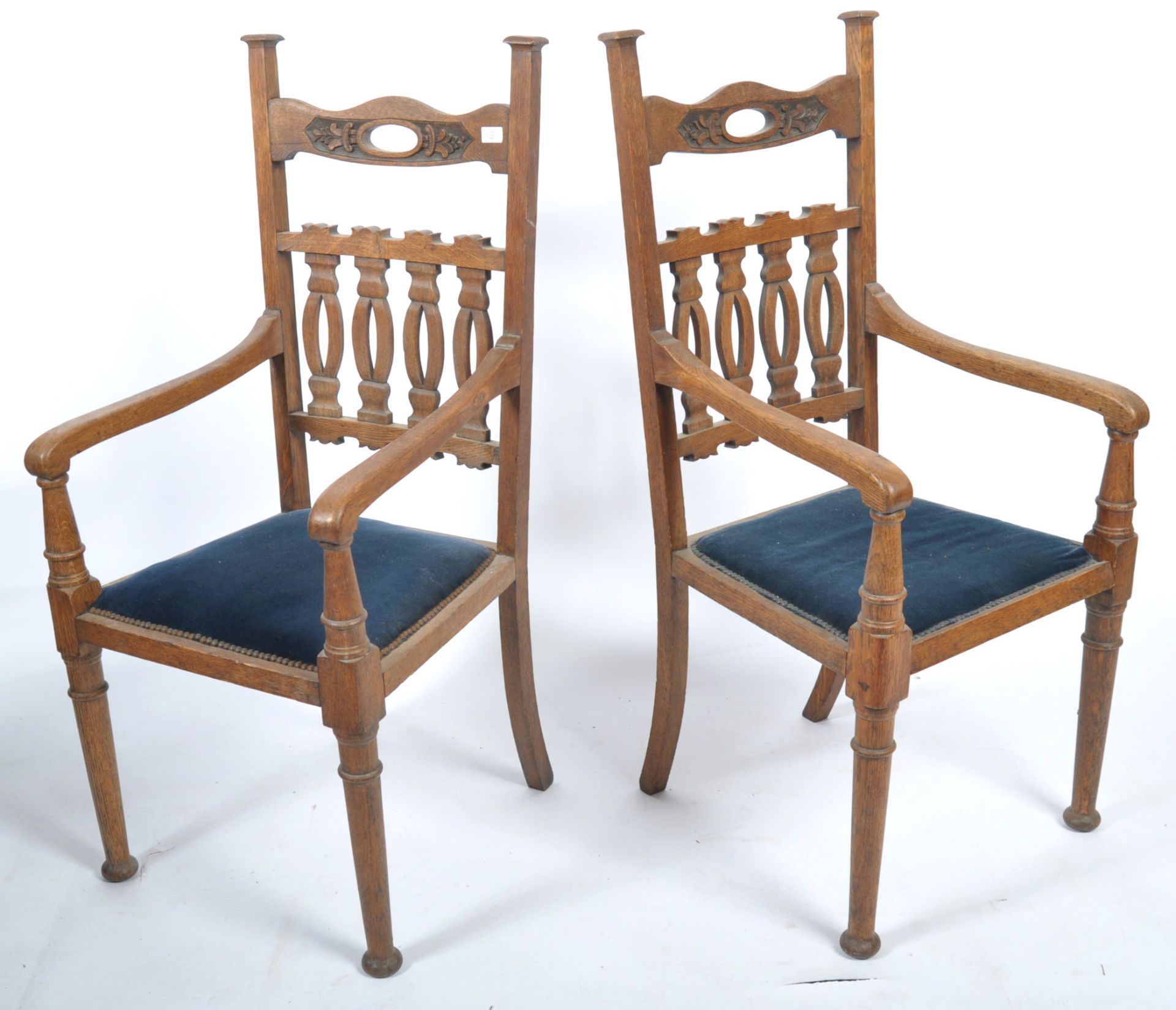 PAIR OF EARLY 20TH CENTURY OAK ARTS AND CRAFTS DINING CHAIRS - Bild 2 aus 5