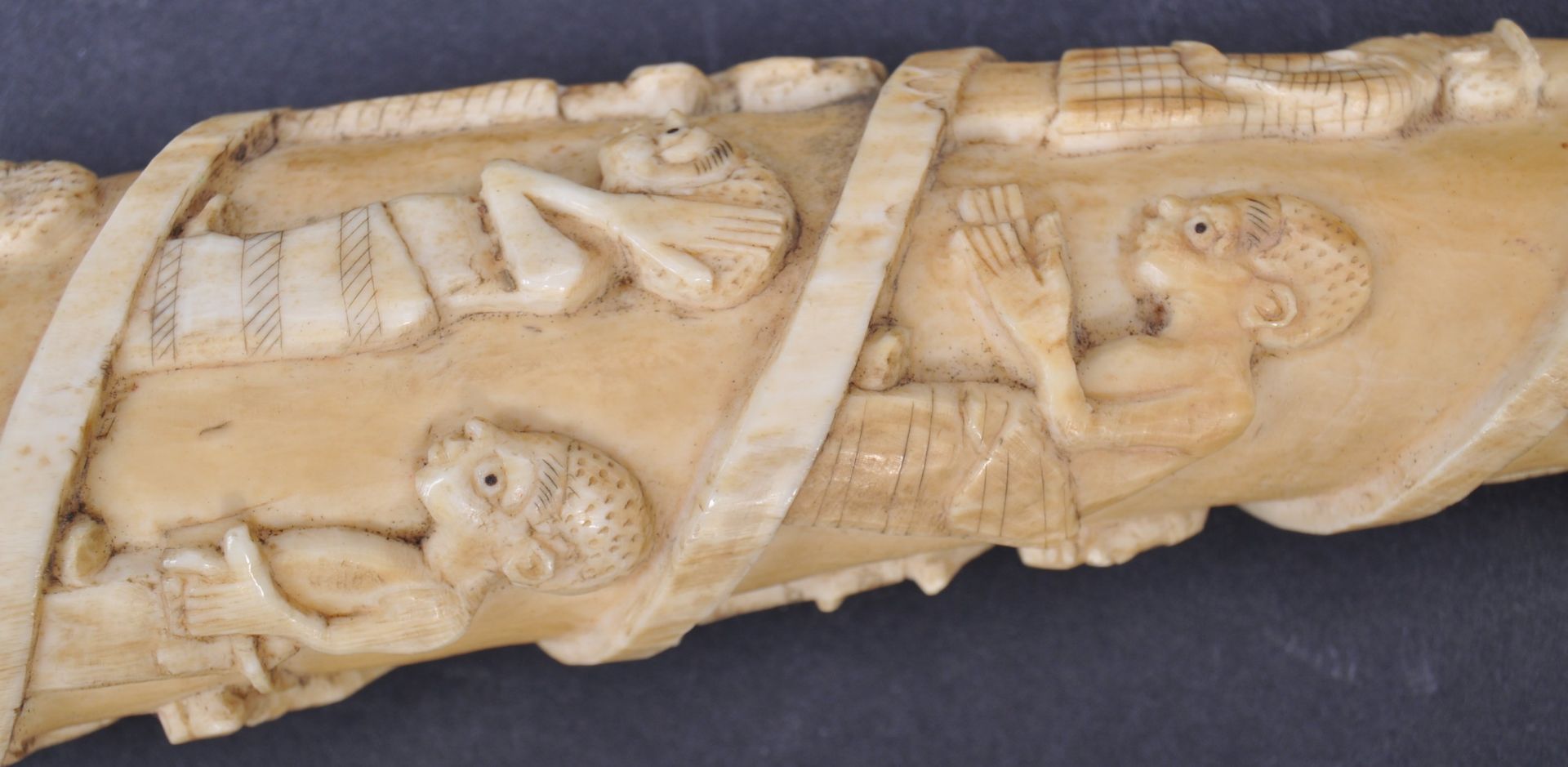TRIBAL ANTIQUITIES - COLLECTION OF CARVED IVORY TUSKS - Bild 9 aus 15