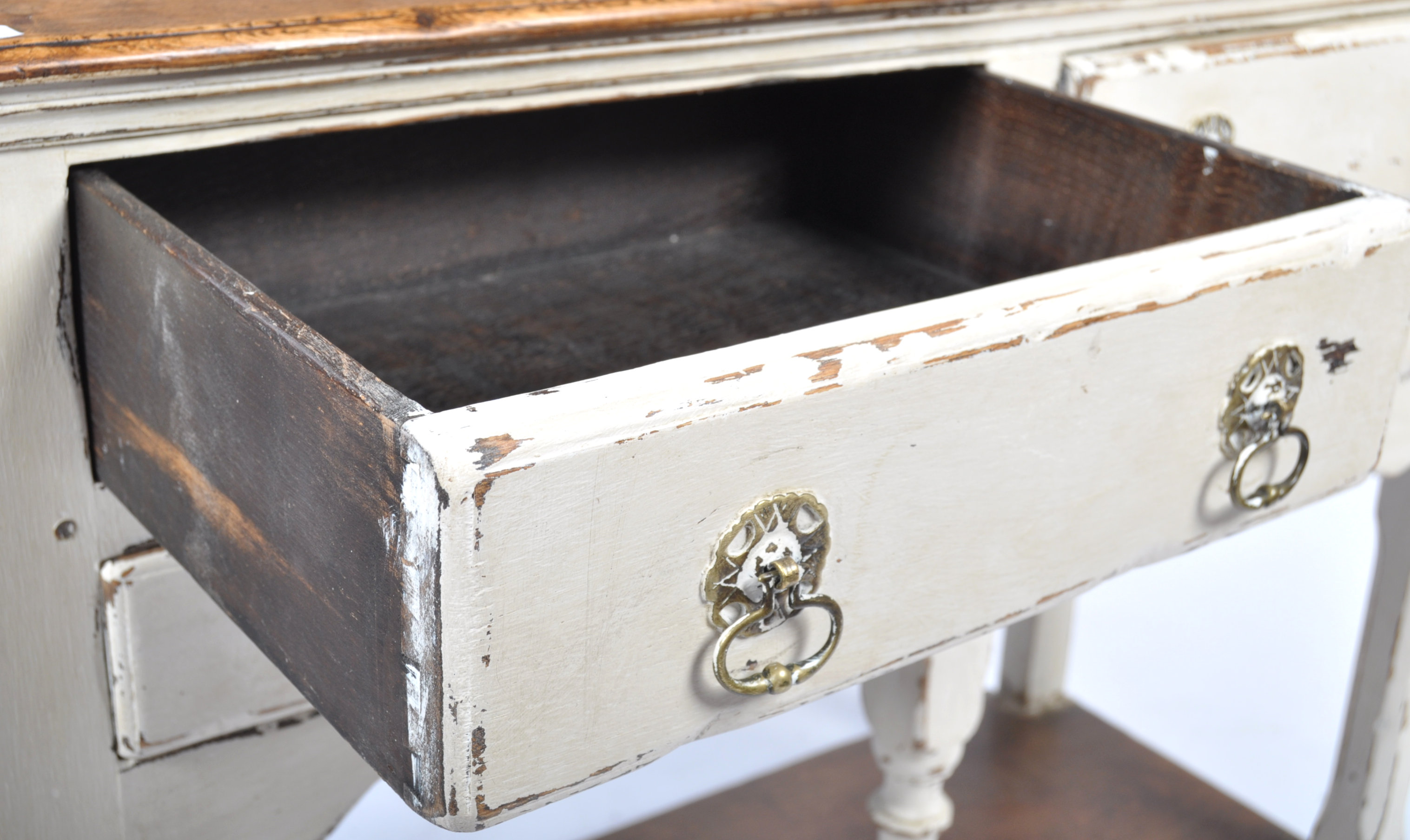 18TH CENTURY STYLE DRESSER OF SMALL PROPORTIONS BT - Image 3 of 6