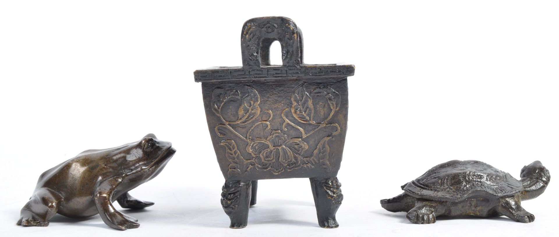 COLLECTION OF THREE CHINESE BRONZES DATING FROM THE 19TH CENTURY - Bild 5 aus 7