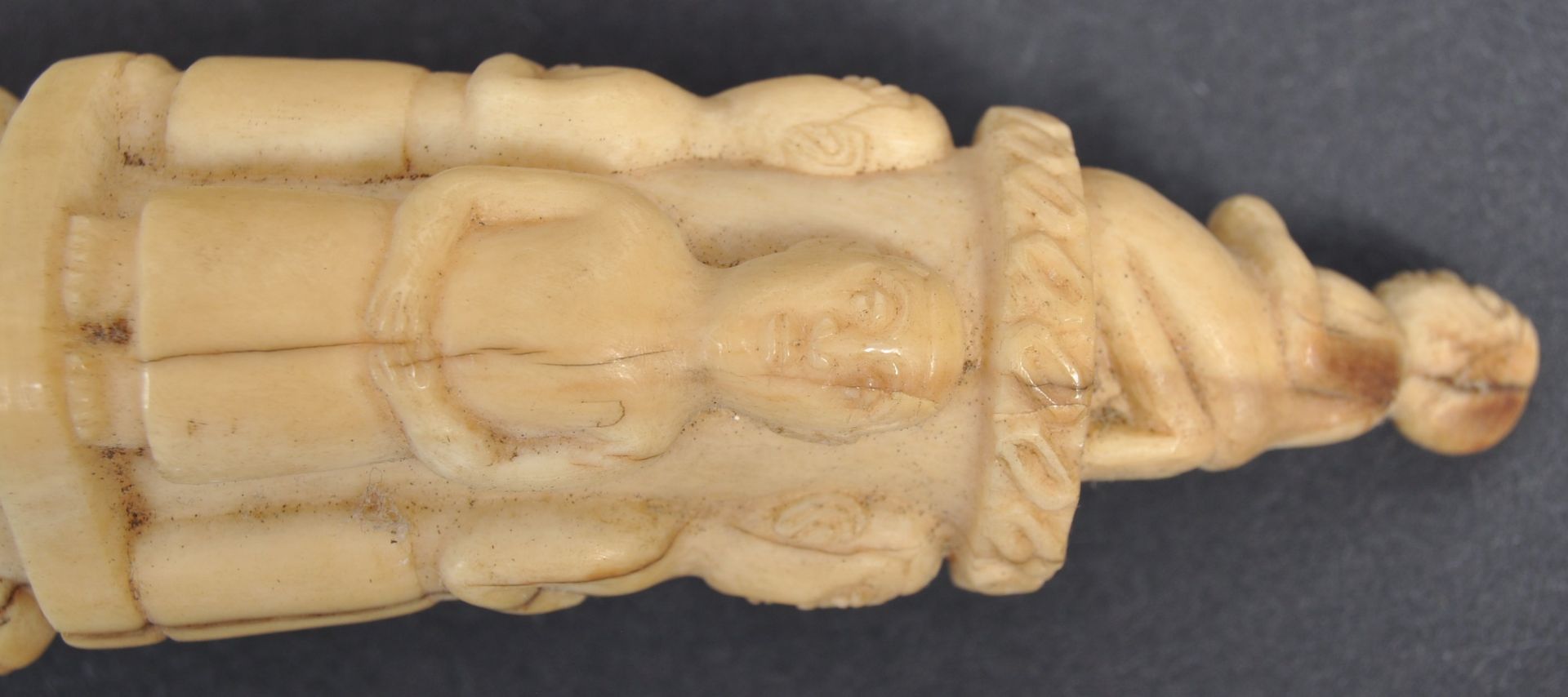 TRIBAL ANTIQUITIES - COLLECTION OF CARVED IVORY TUSKS - Bild 4 aus 15