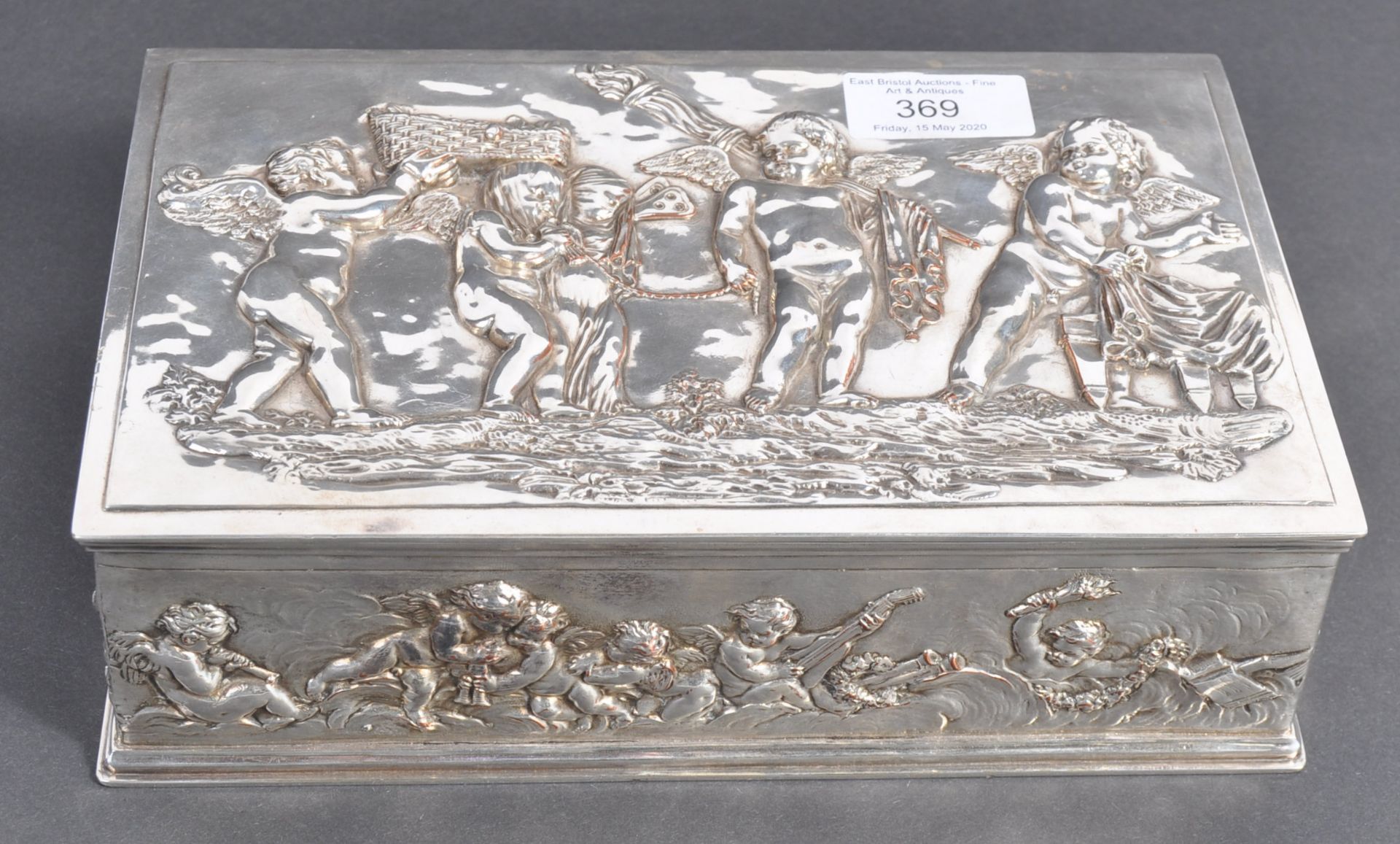 19TH CENTURY SILVER PLATED CAVORTING CHERUB BOX - Bild 2 aus 7