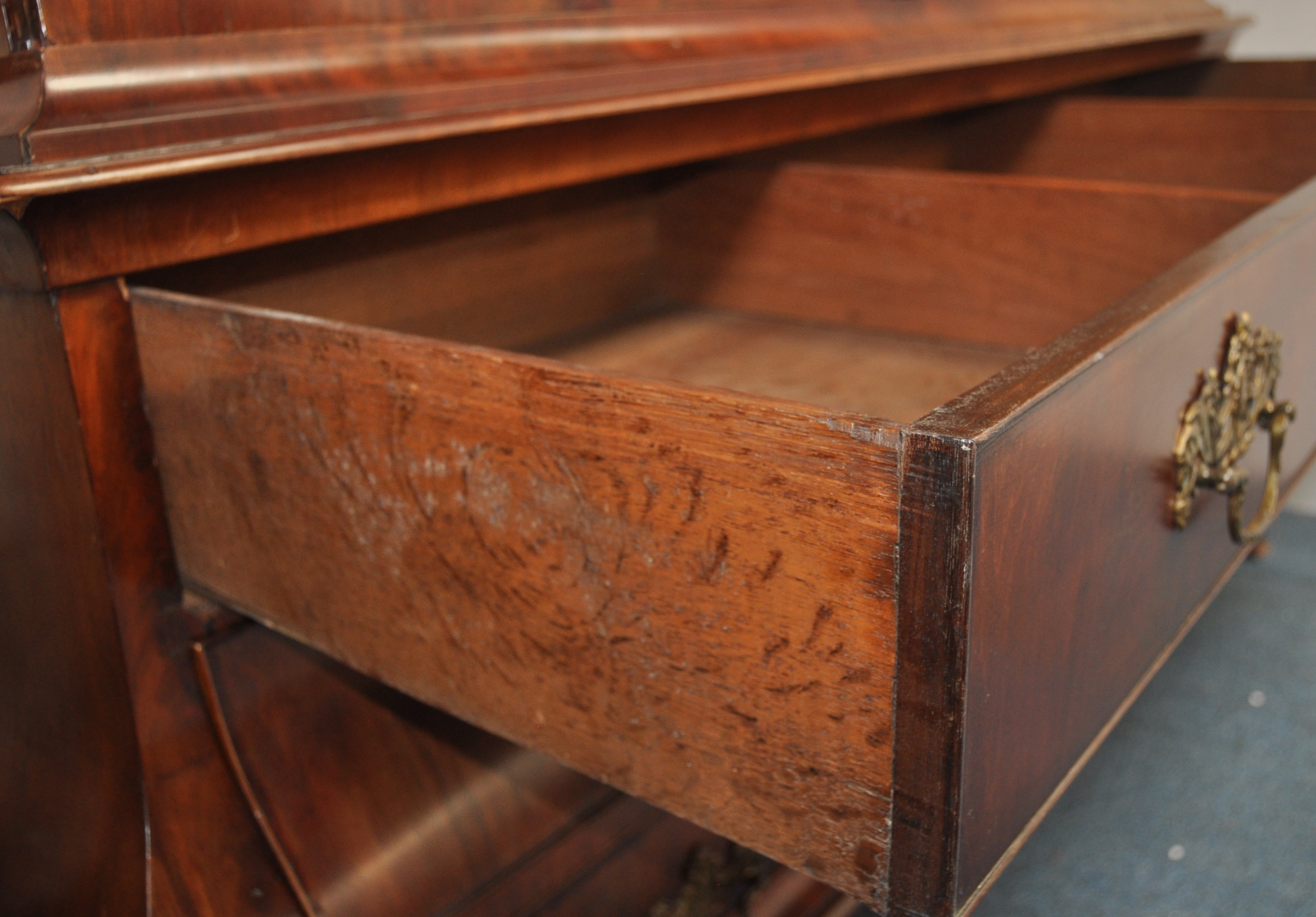 STUNNING 19TH CENTURY BOMBE DUTCH MAHOGANY WARDROBE - Image 4 of 11