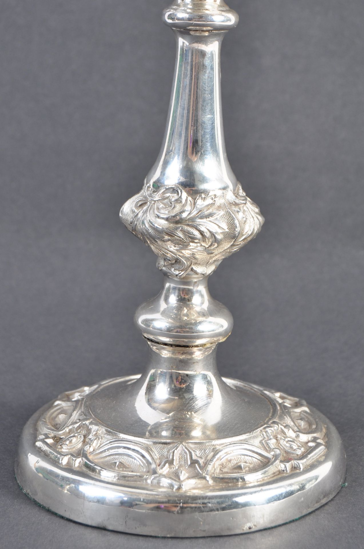 PAIR OF 19TH CENTURY SILVER WARRANTED TABLE CANDLESTICKS - Bild 3 aus 6