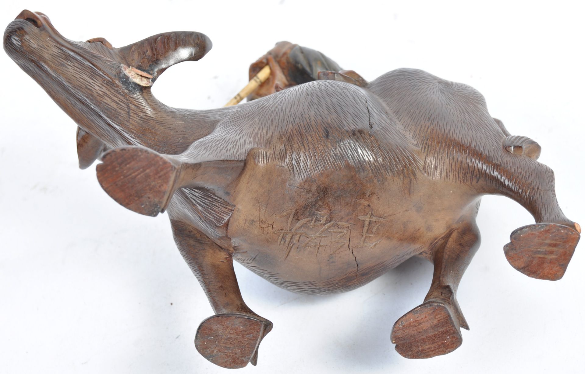 19TH CENTURY CHINESE HAND CARVED WATER BUFFALO WITH RIDER - Bild 7 aus 8