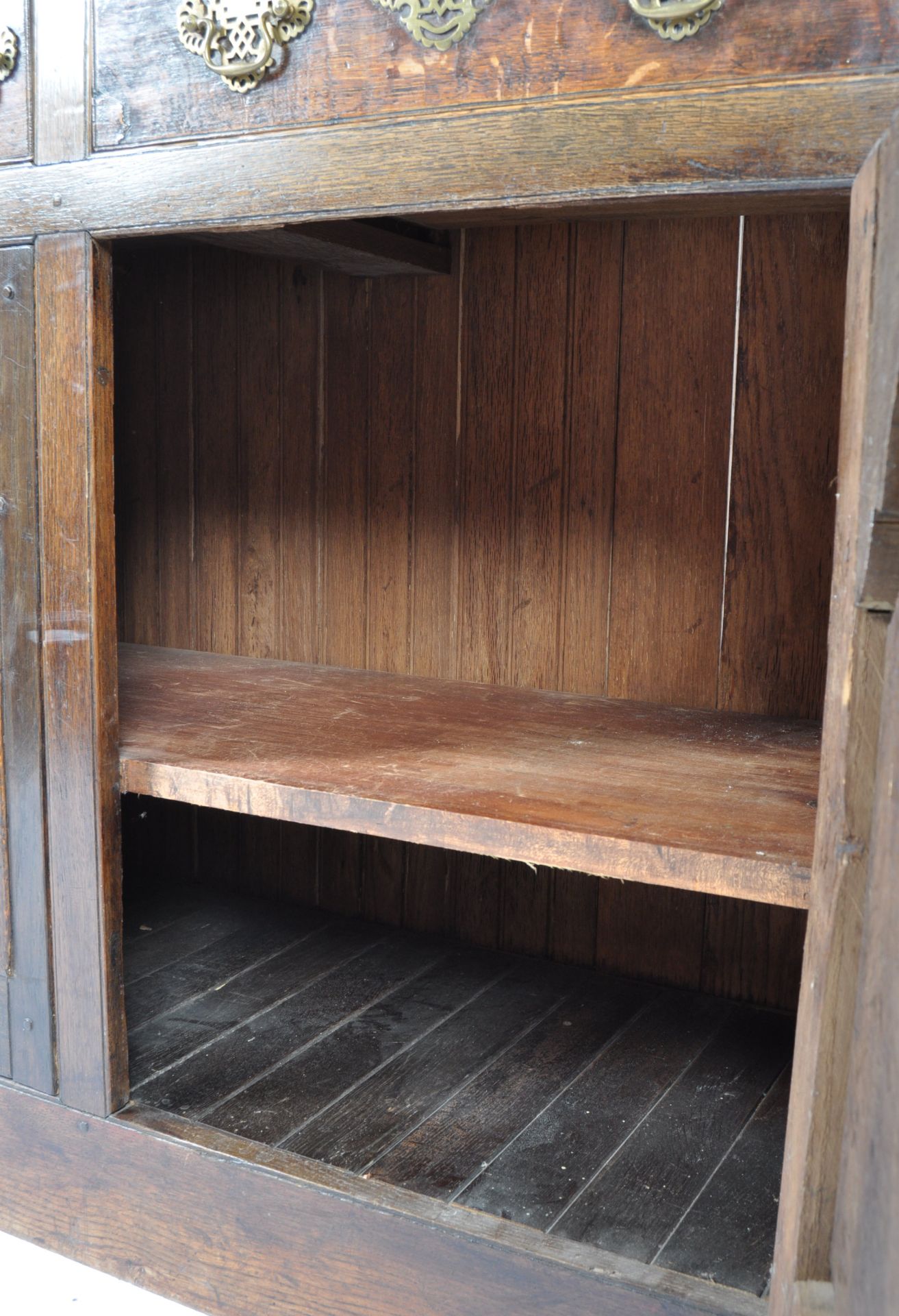 18TH CENTURY GEORGIAN ENGLISH ANTIQUE OAK DRESSER - Bild 9 aus 9