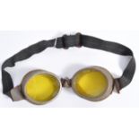 PAIR OF WORLD WAR AVIATION / DISPATCH DRIVER GOGGLES